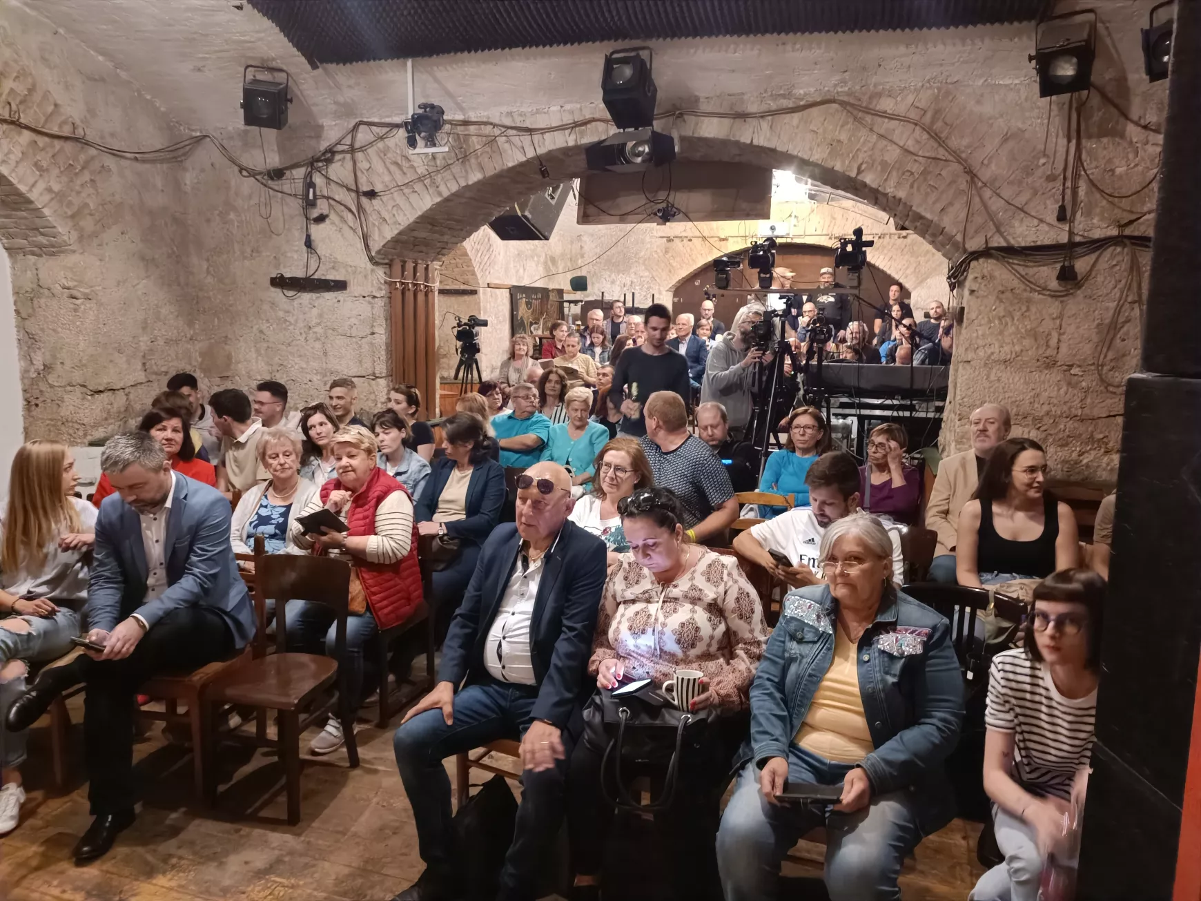Megtelt a Rév nézőtere