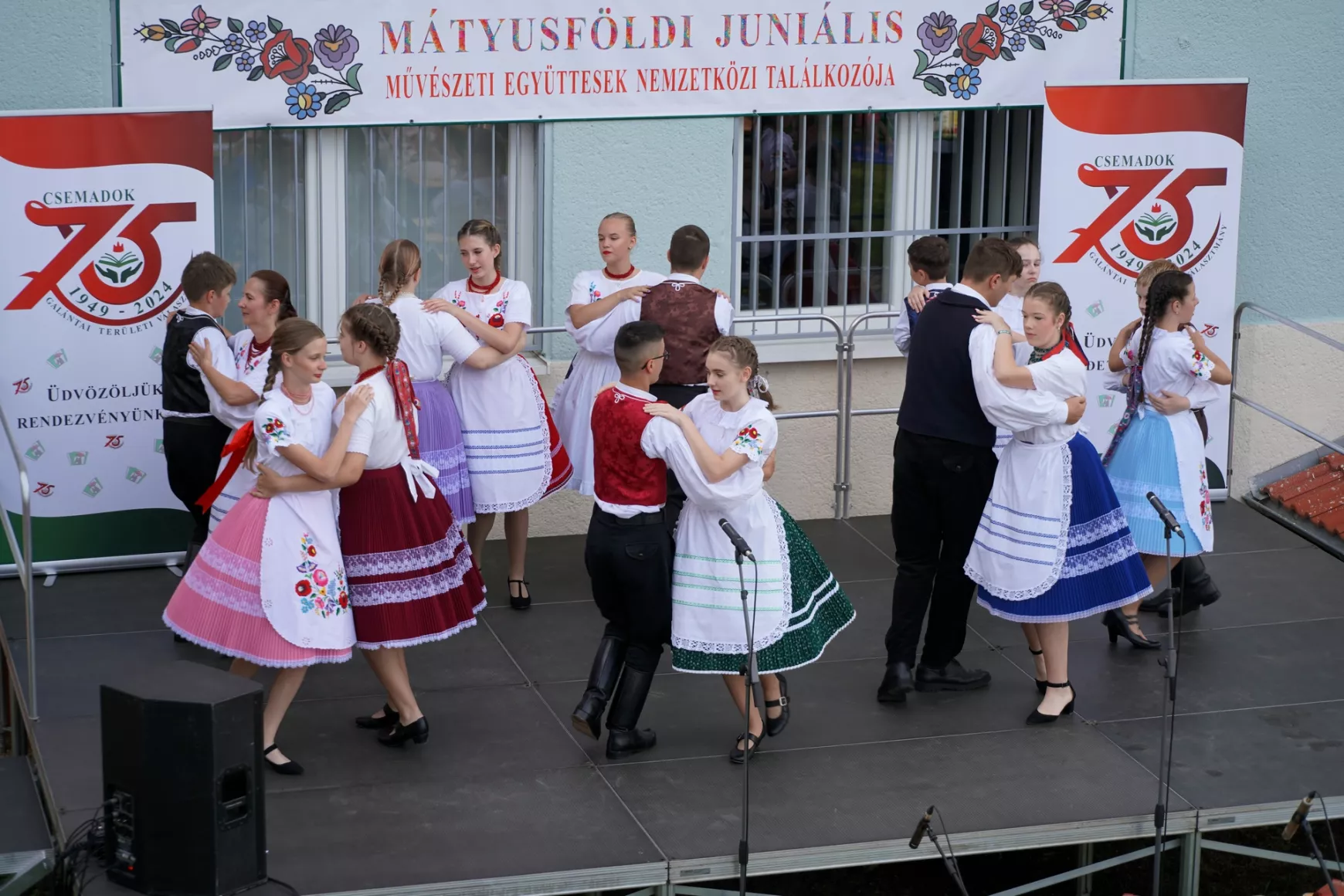 A Galántai Kodály Zoltán Alapiskola néptánccsoportja