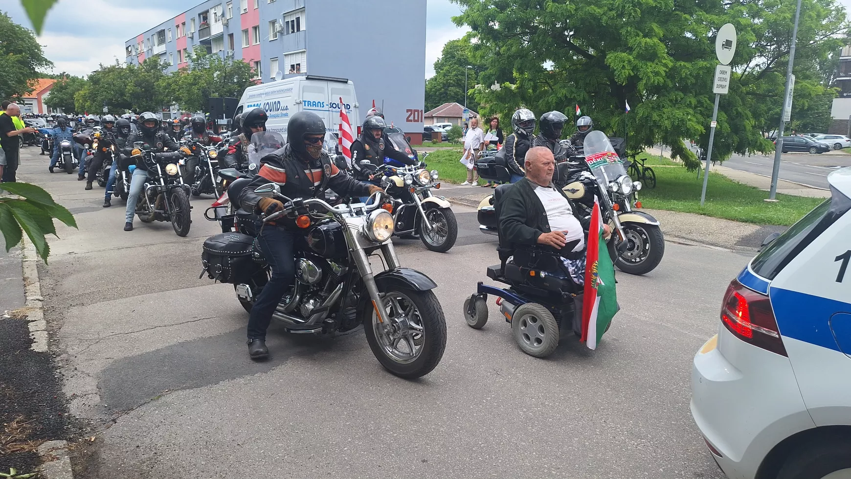 trianon-104-autos-motoros-felvonulas-21