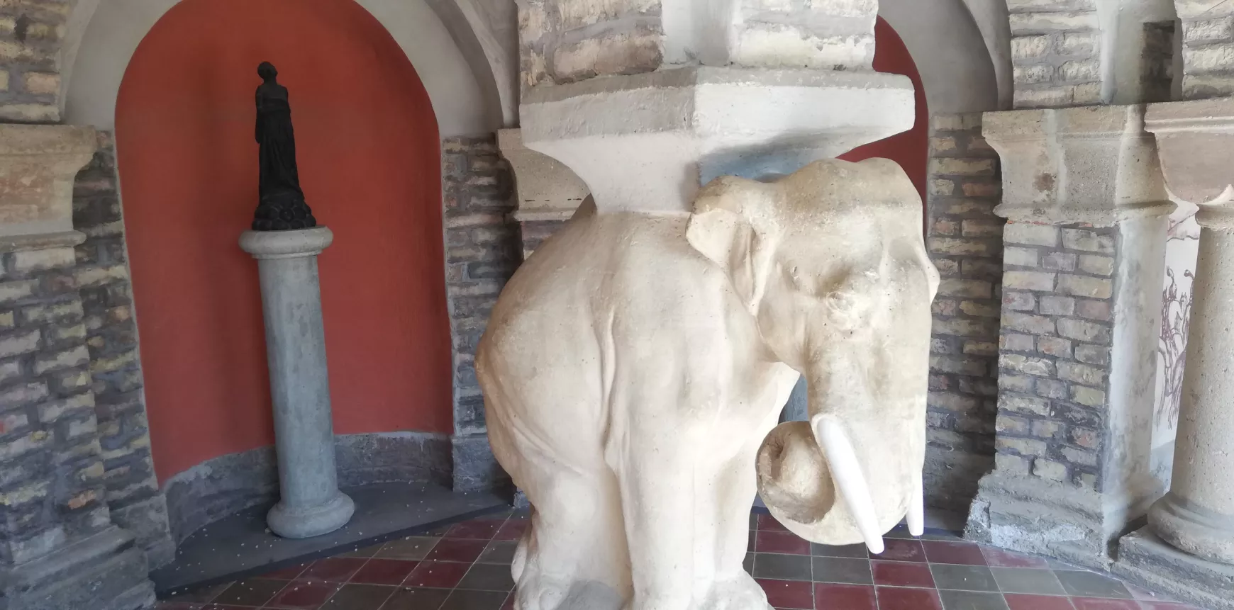 Látogatás a Bory-várban - Építész lett, hogy szobrász lehessen!