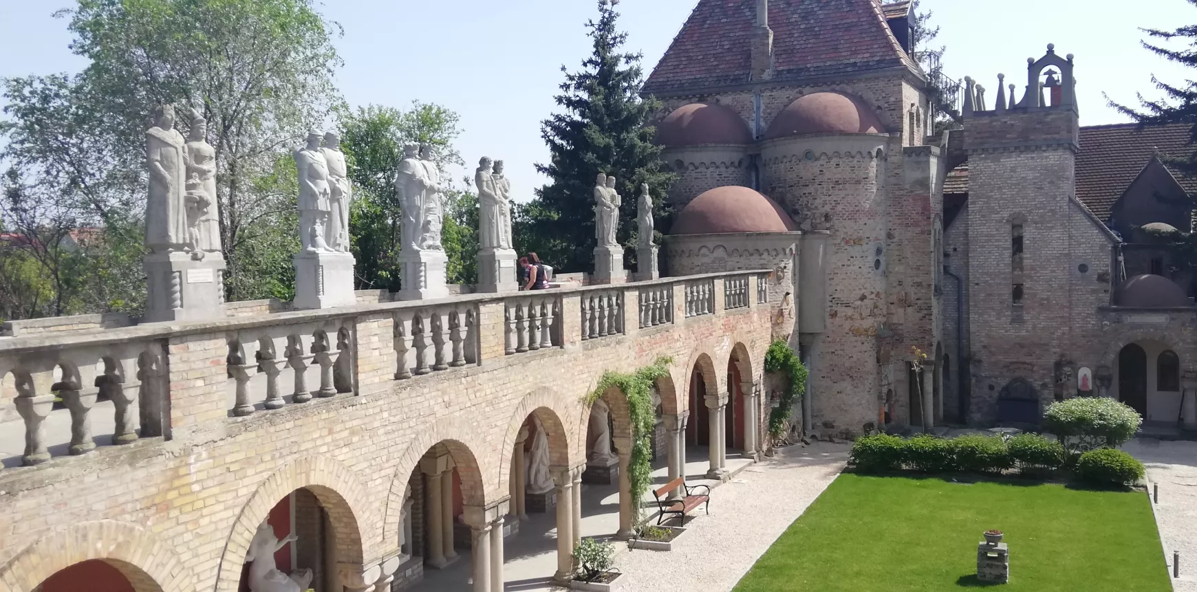 Látogatás a Bory-várban - Építész lett, hogy szobrász lehessen!