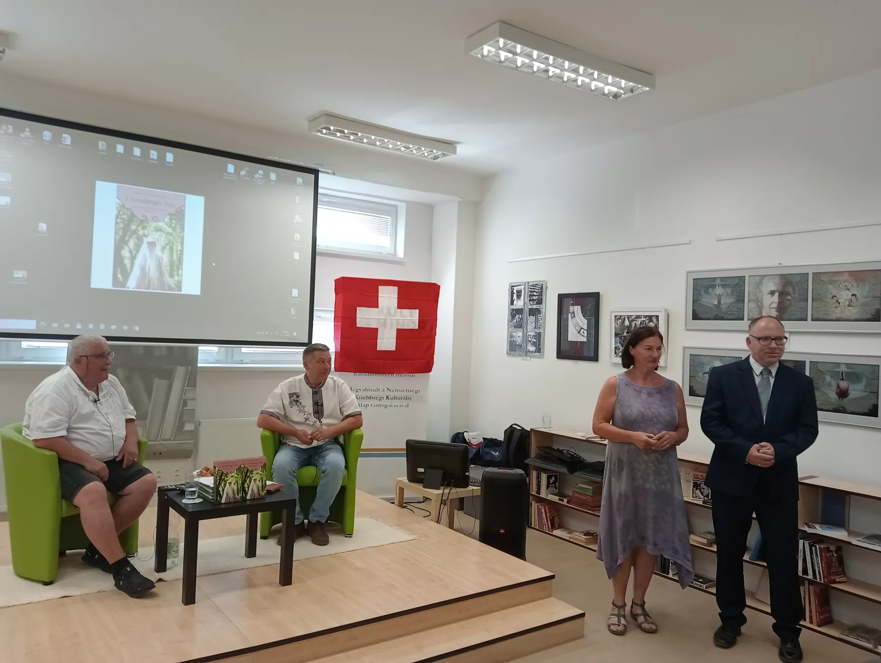 Hiánypótló könyv bemutatója aláírásgyűjtéssel, Komáromban - KÉPEKKEL