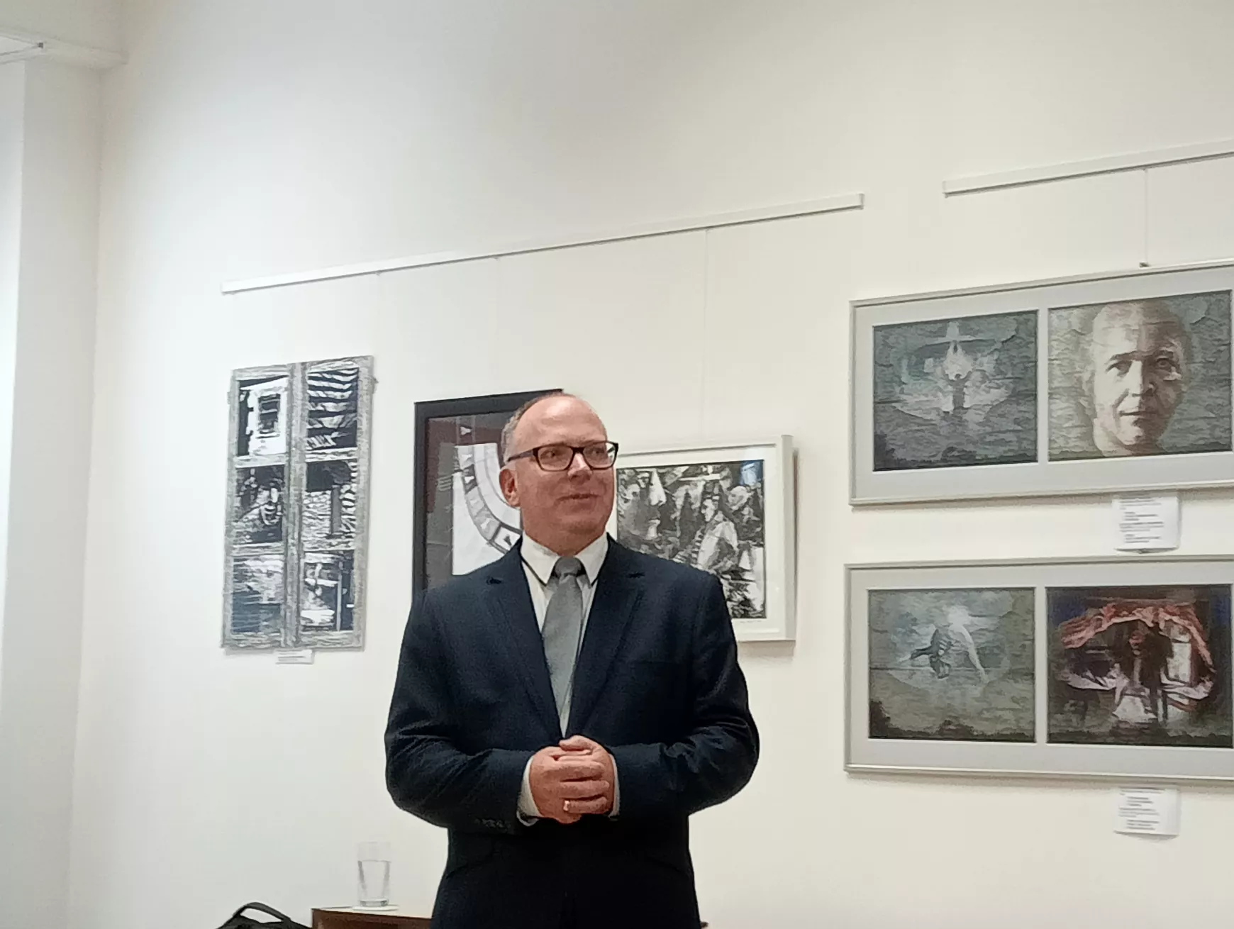 Hiánypótló könyv bemutatója aláírásgyűjtéssel, Komáromban - KÉPEKKEL