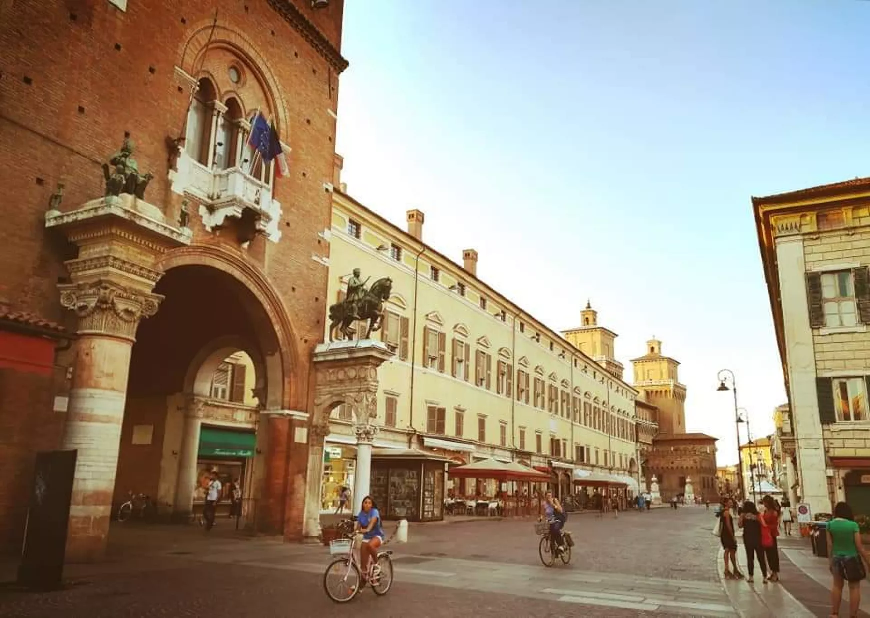 Drótszamarak a Piazza Trento e Triestén