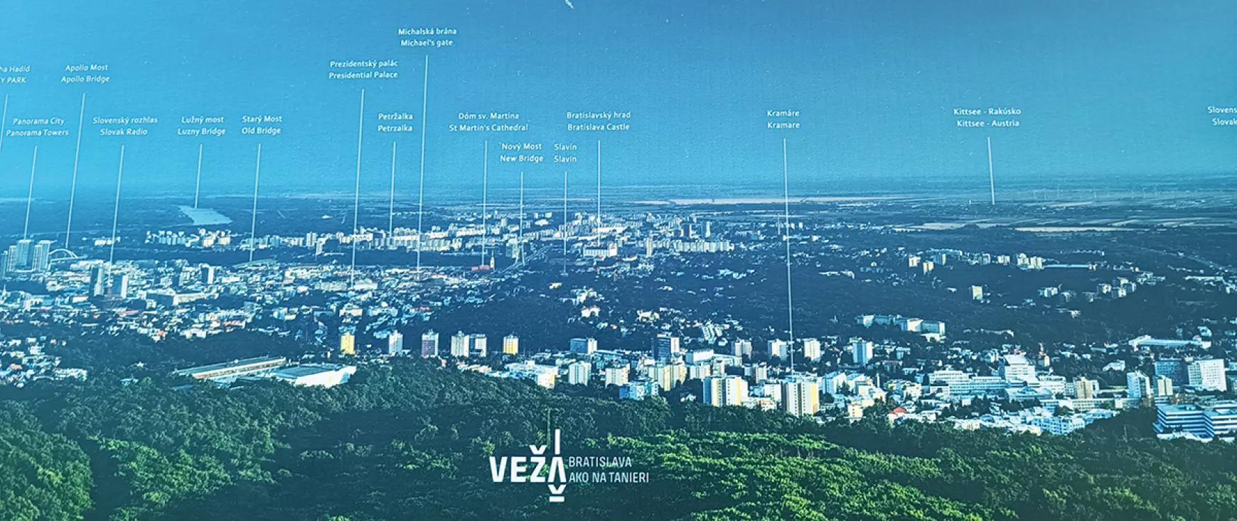 A Zerge-hegyi tévétorony. A kép bal oldaláról hiányzik egy ország.