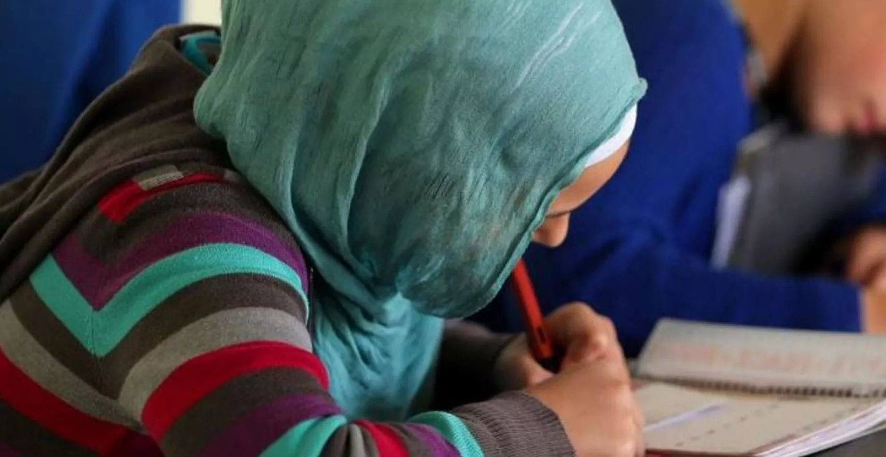 fejkendős iskoláslány - iszlám - oktatás - arab