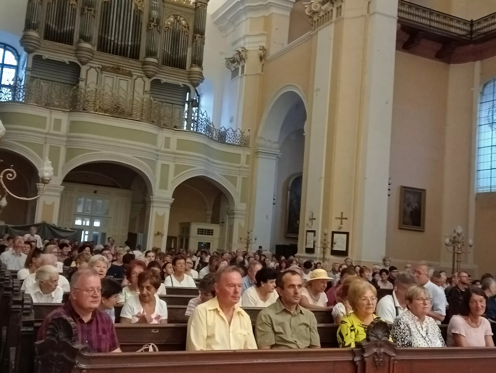  Égi zene angyali kórussal: a sikeres komáromi koncert ma megismétlődik Pozsonyban – KÉPEKKEL