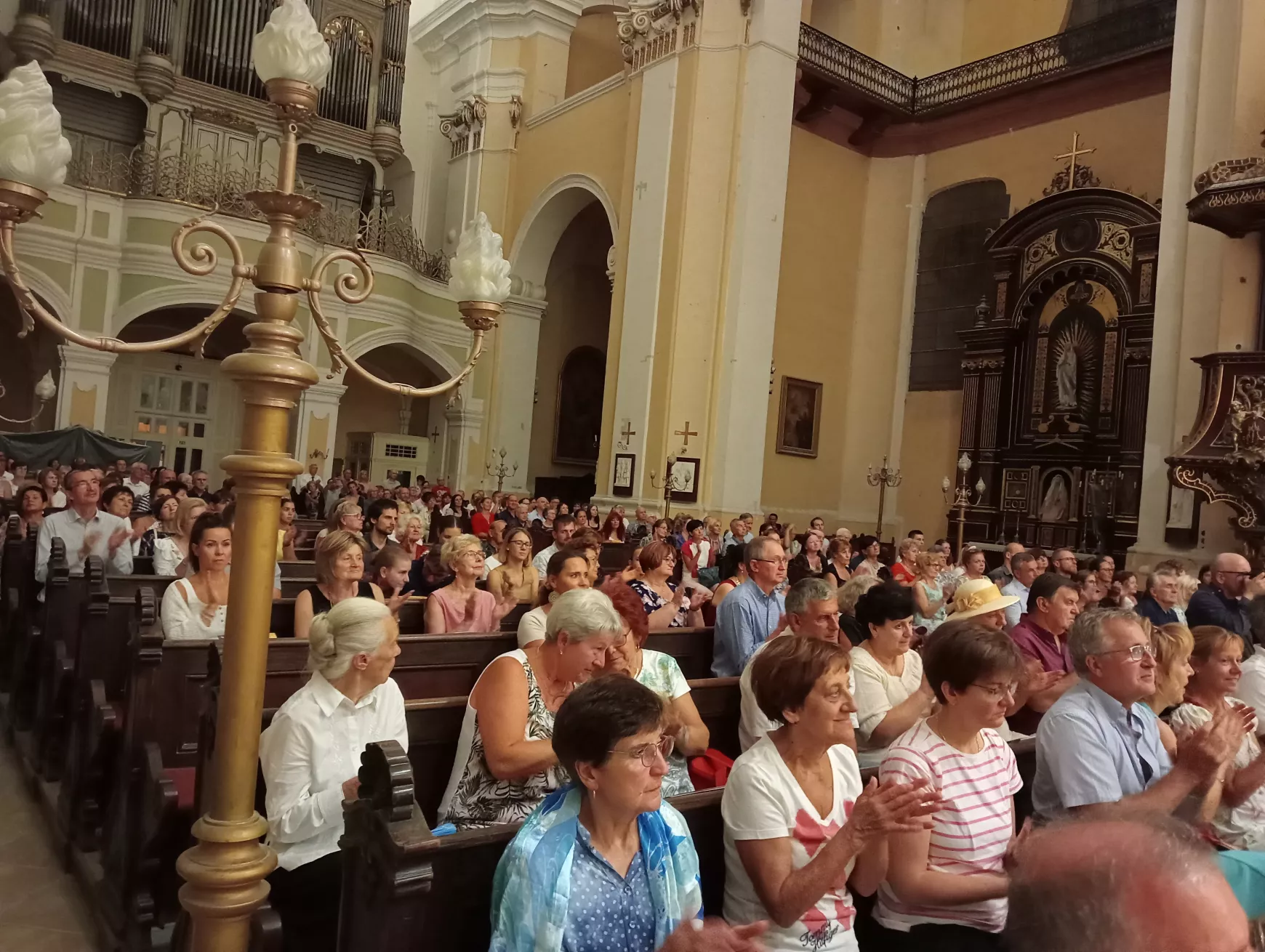  Égi zene angyali kórussal: a sikeres komáromi koncert ma megismétlődik Pozsonyban – KÉPEKKEL