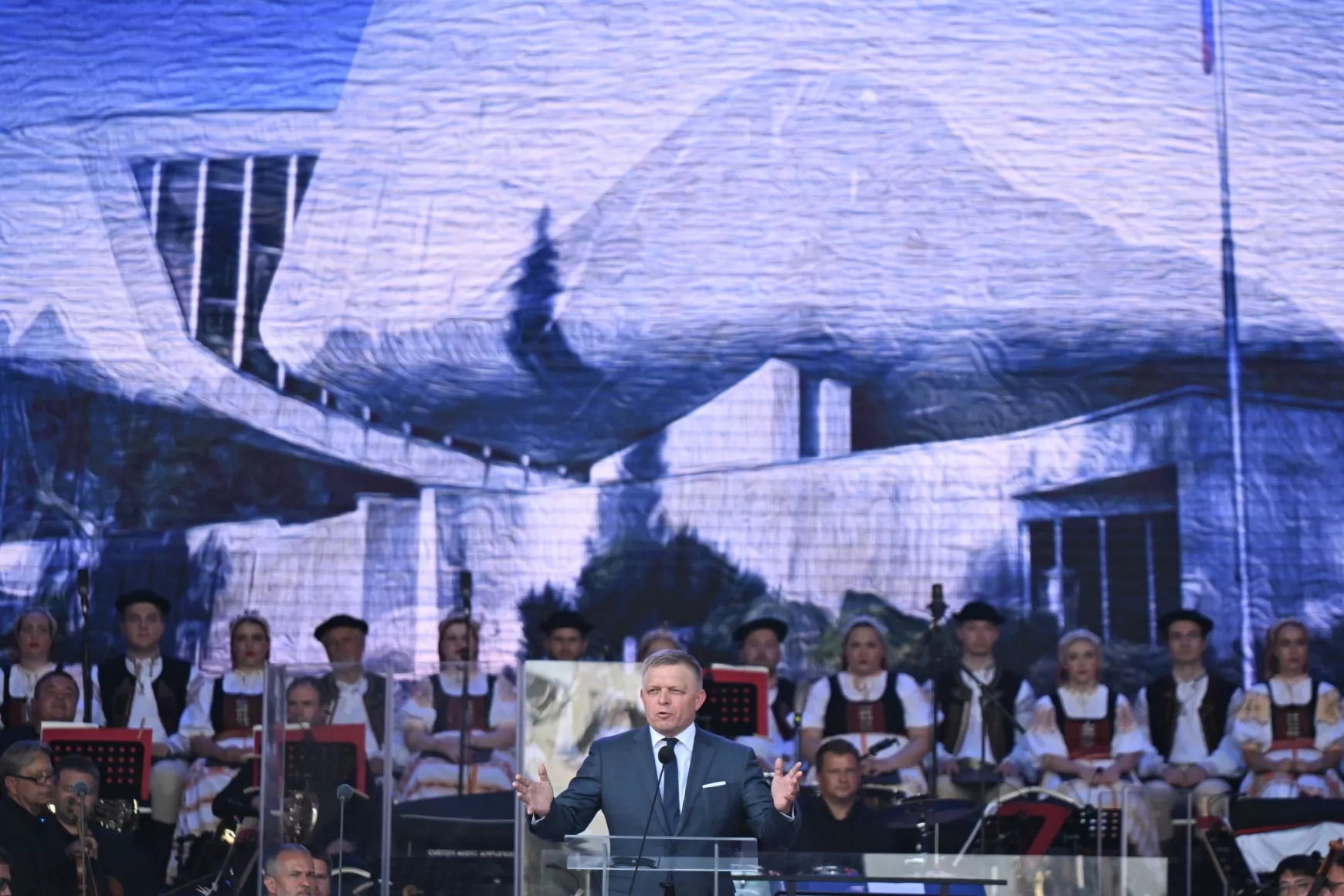 Felemelkedtt a nemzet