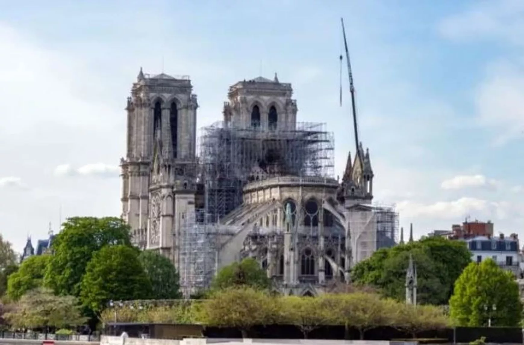 a párizsi Notre Dame székesegyház épülete 2024-ben