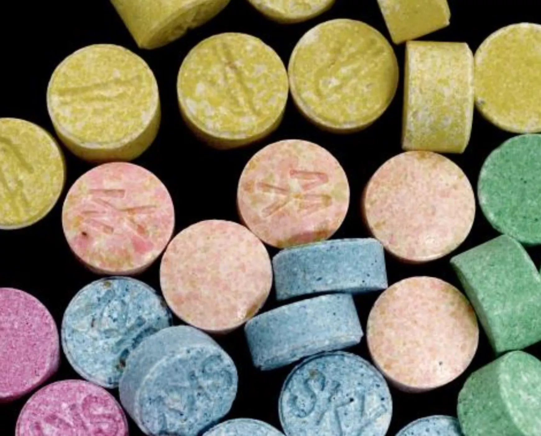 ecstasy tabletták - drog - kábítószer - DEA
