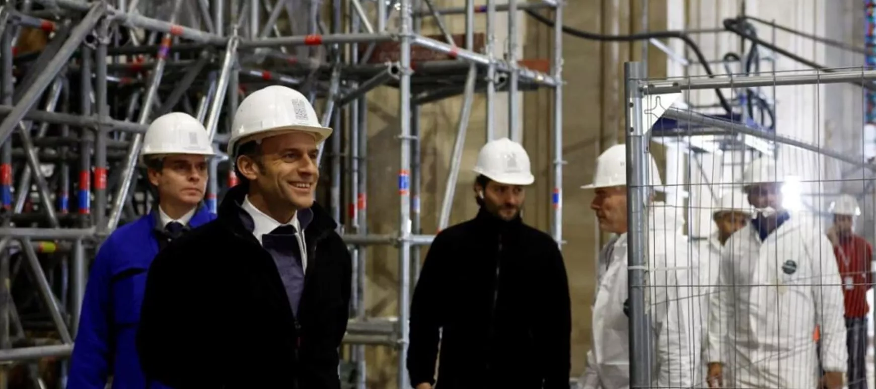Emmanuel Macron, francia elnök a rekonstrukció alatt álló Notre Dame-ban