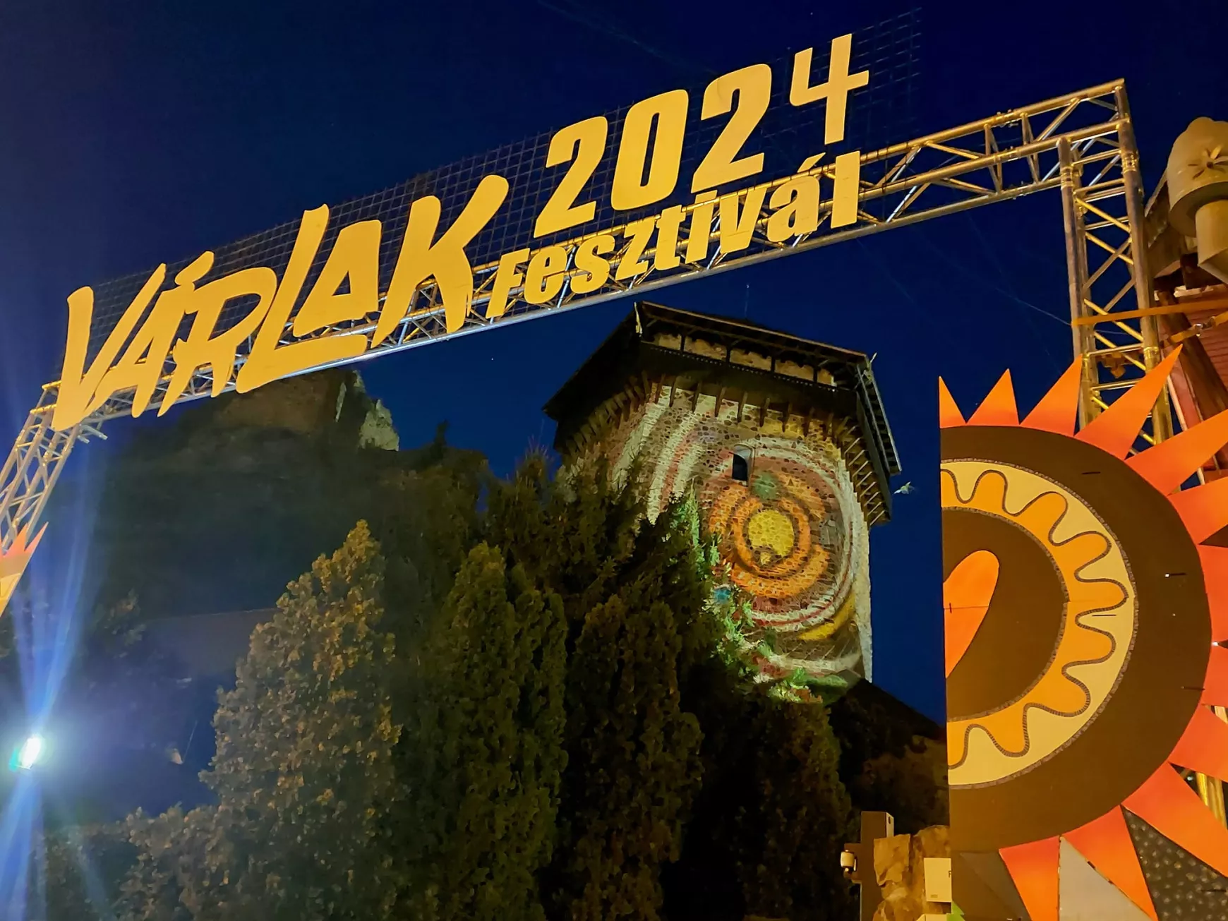 várlak