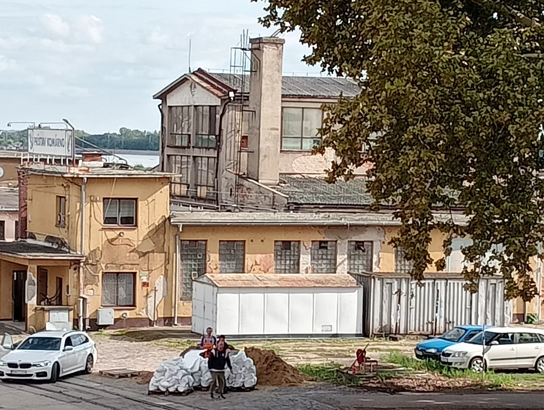 Komáromnál a tegnap jelzettnél később, mintegy 845 centiméteren tetőzik a Duna -KÉPEKKEL