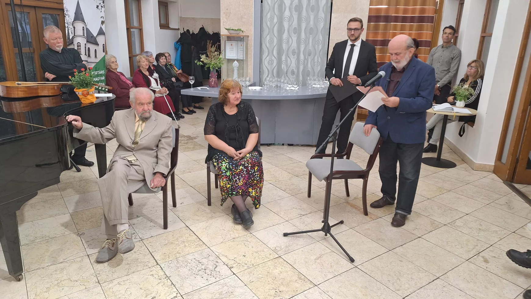 Fényszövés a Vermes-villában - Lőrincz Zsuzsa kiállítás a dunaszerdahelyi Kortárs Magyar Galériában