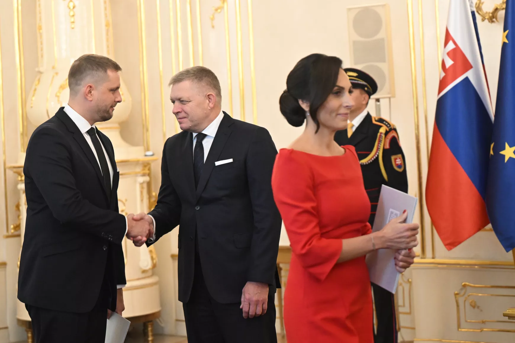 Zuzana Dolinková megy, Kamil Šaško jön, Robert Fico marad 