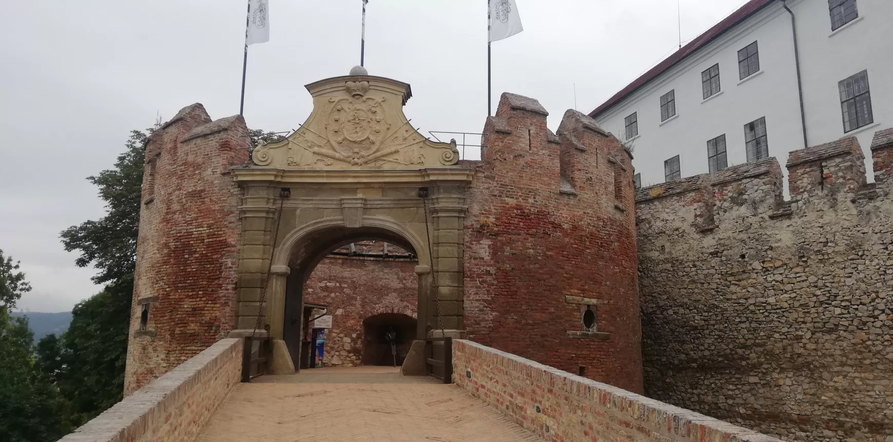 Vár