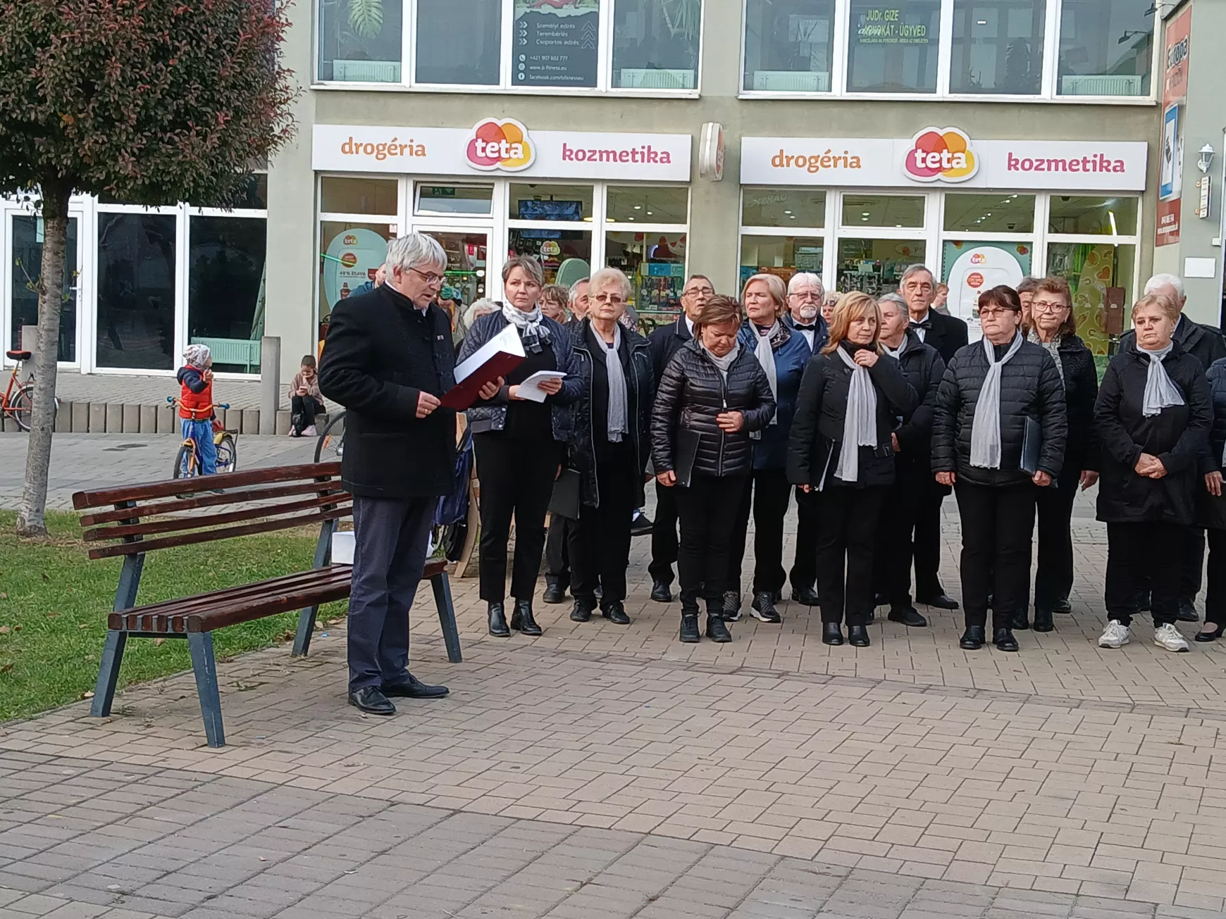 Bréda Tivadar szónok és a Szivárvány énekkar