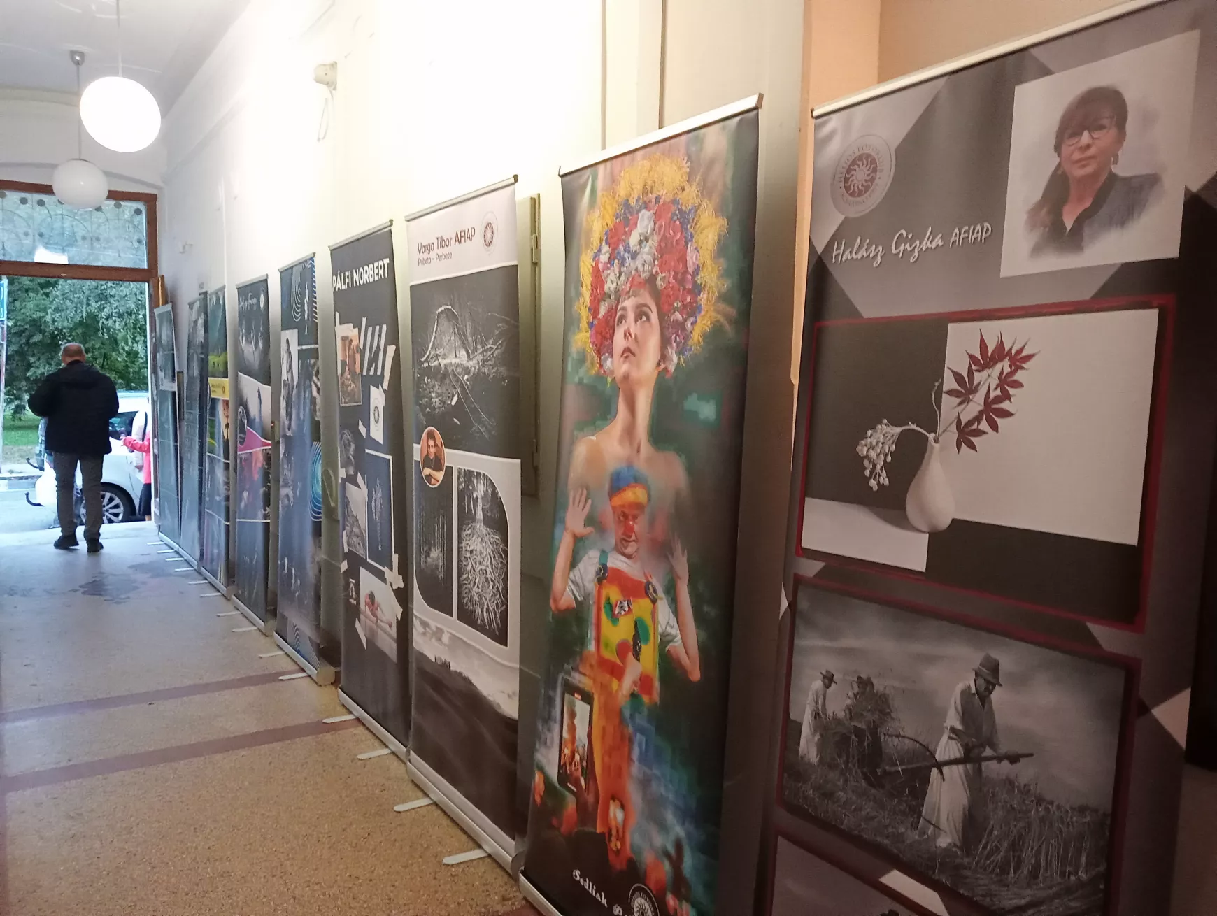 Nívós jubileumi fotókiállítás nyílt a komáromi Platz Galériában - KÉPEKKEL