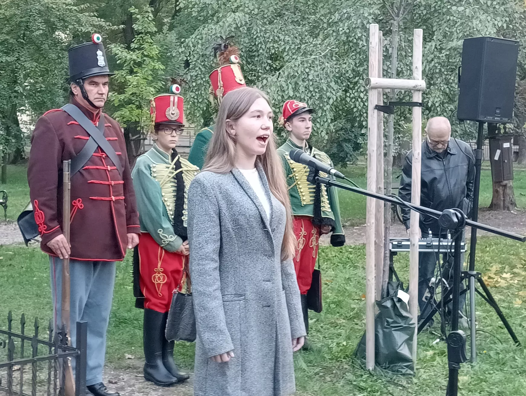 Gyásznapi megemlékezés Komáromban: erőt és motivációt kell kovácsolnunk a tragédiáinkból – KÉPEKKEL