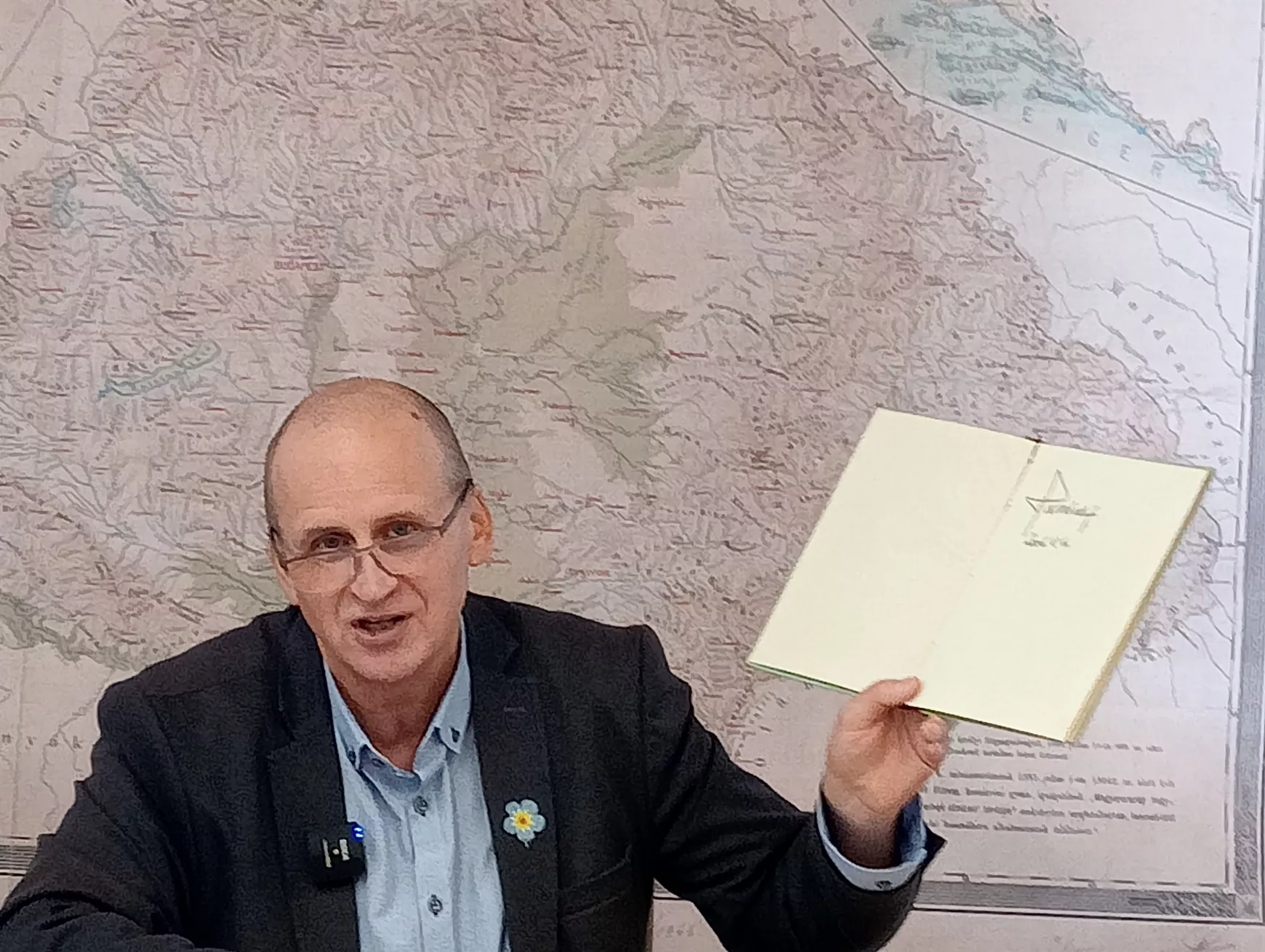Legyünk büszkék a gyökereinkre! – a Selye gimiben tartották a bencés emlékév „világi” megnyitóját – KÉPEKKEL