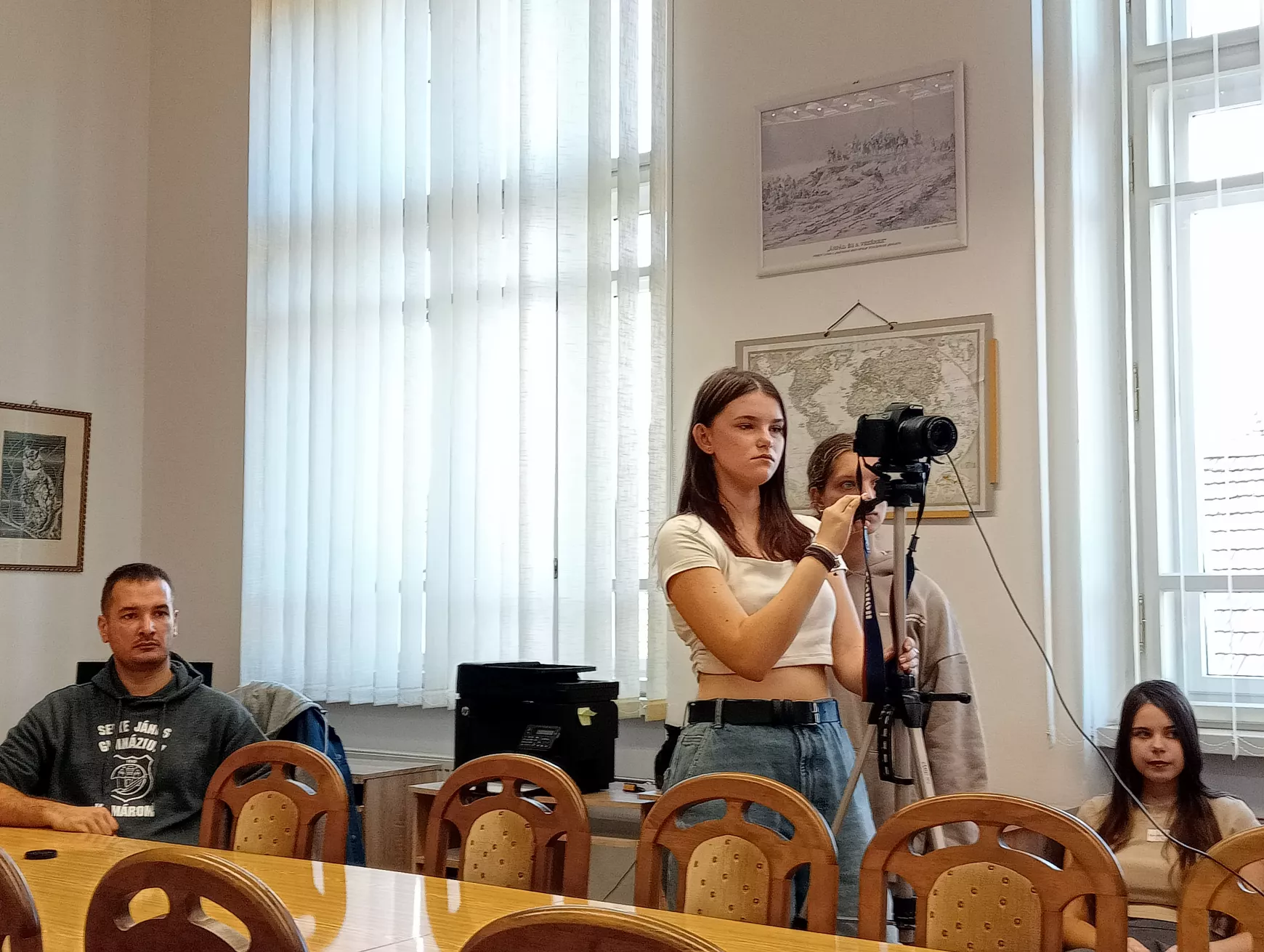 Legyünk büszkék a gyökereinkre! – a Selye gimiben tartották a bencés emlékév „világi” megnyitóját – KÉPEKKEL