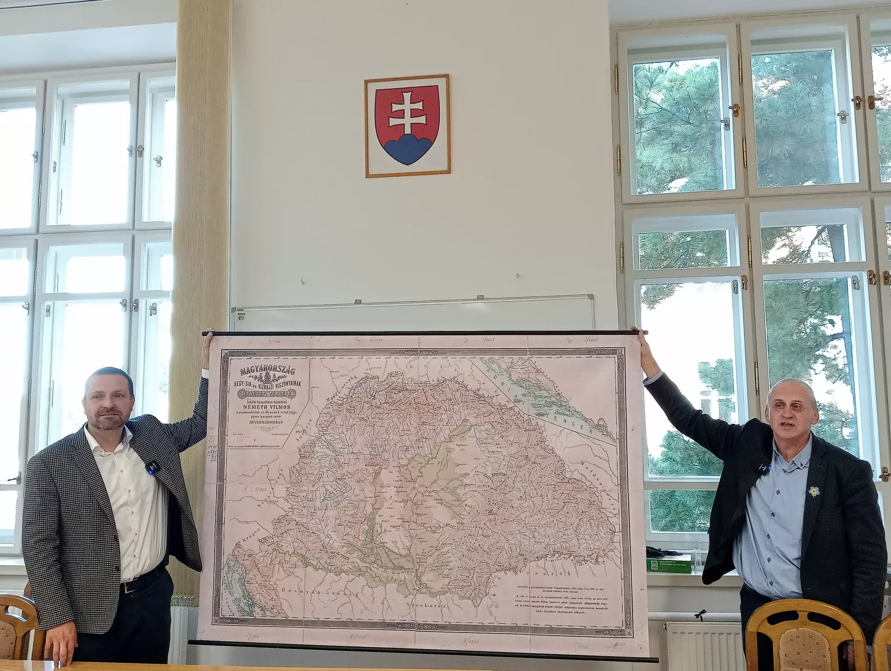 Legyünk büszkék a gyökereinkre! – a Selye gimiben tartották a bencés emlékév „világi” megnyitóját – KÉPEKKEL