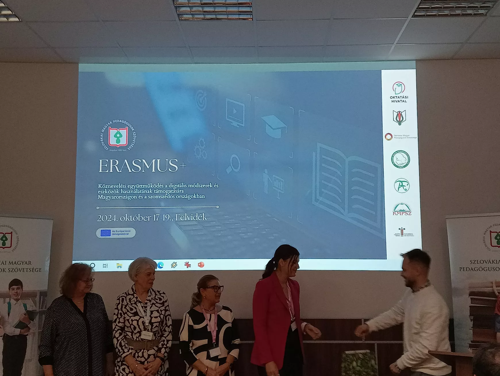 Összefogással az iskolák digitális fejlesztése érdekében - KÉPEKKEL 