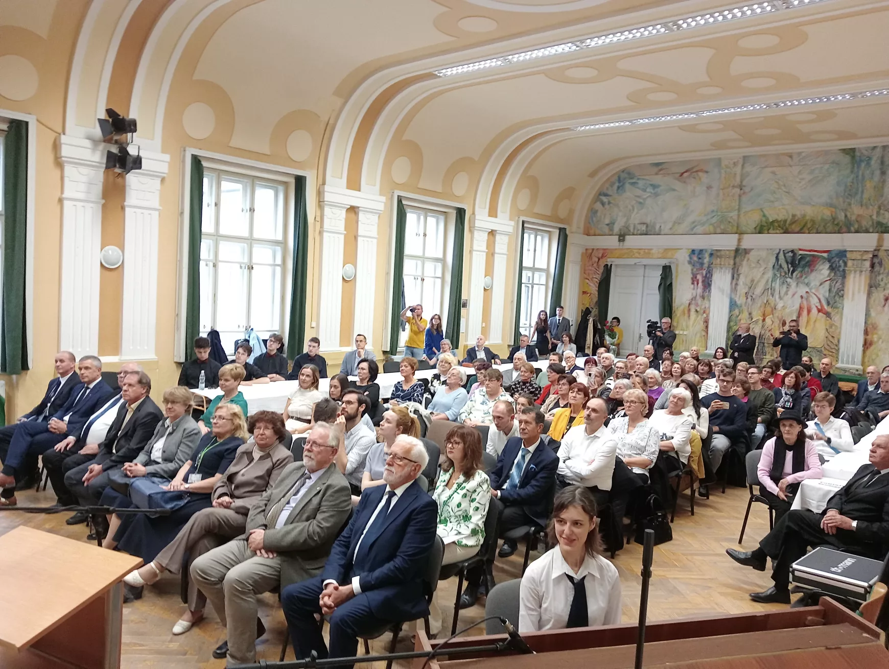  Méltóképpen ünnepelte meg 20. születésnapját a komáromi „gimis véndiákok baráti köre” - KÉPEKKEL 