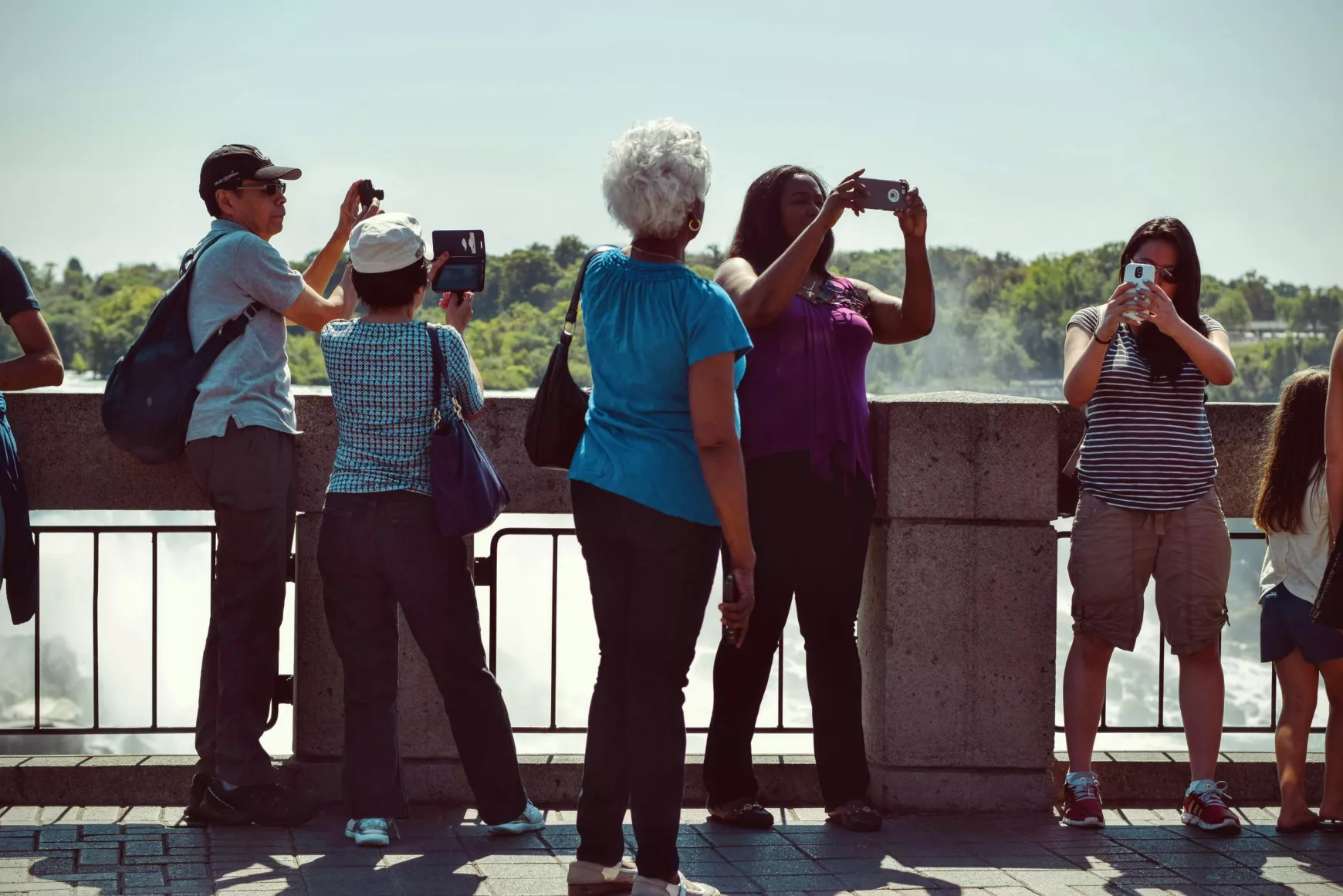 fényképező turisták - illusztráció