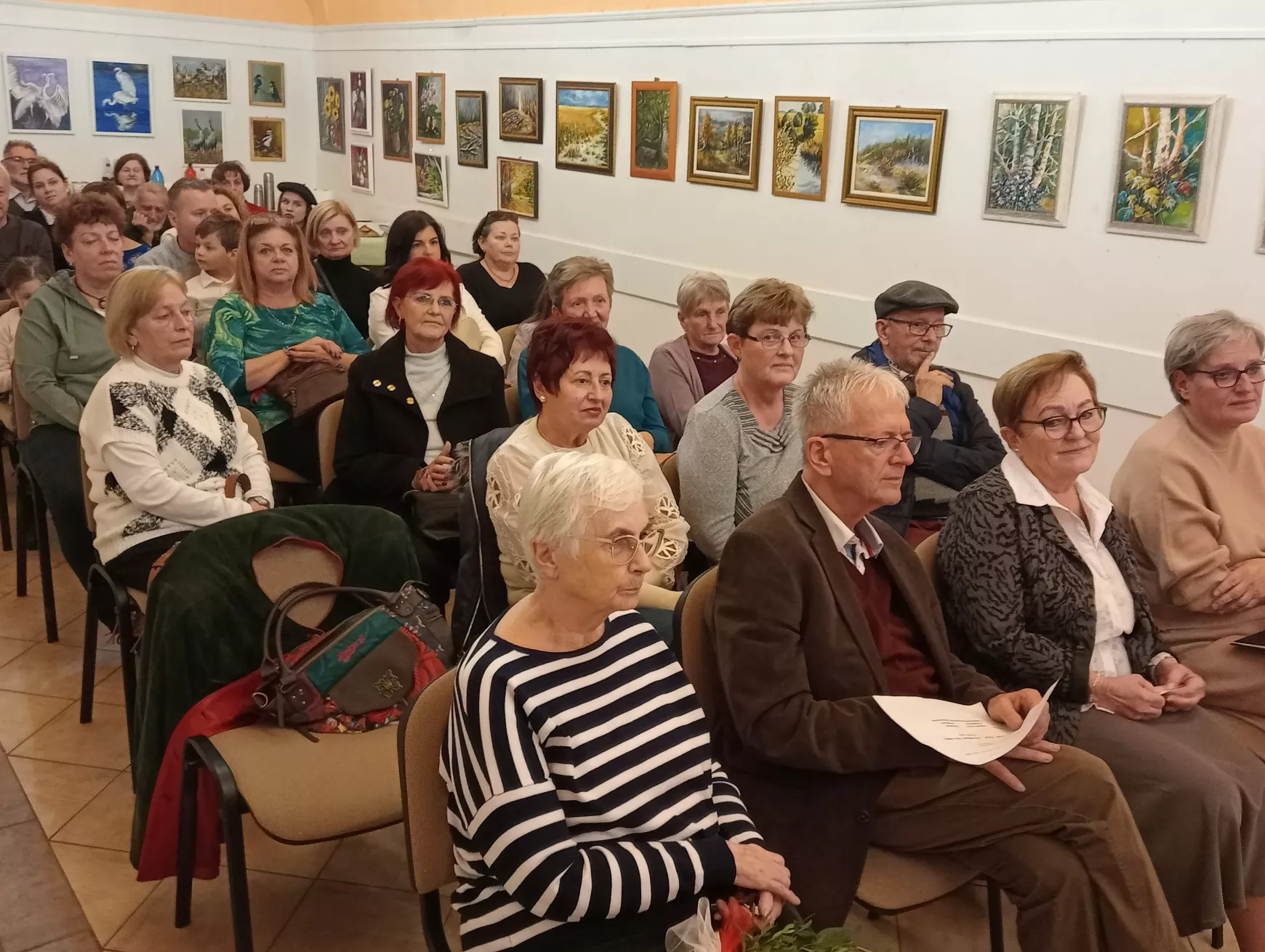 G. Holics Magdolna szívmelengető festményei a komáromi Csemadok Galériában – KÉPEKKEL