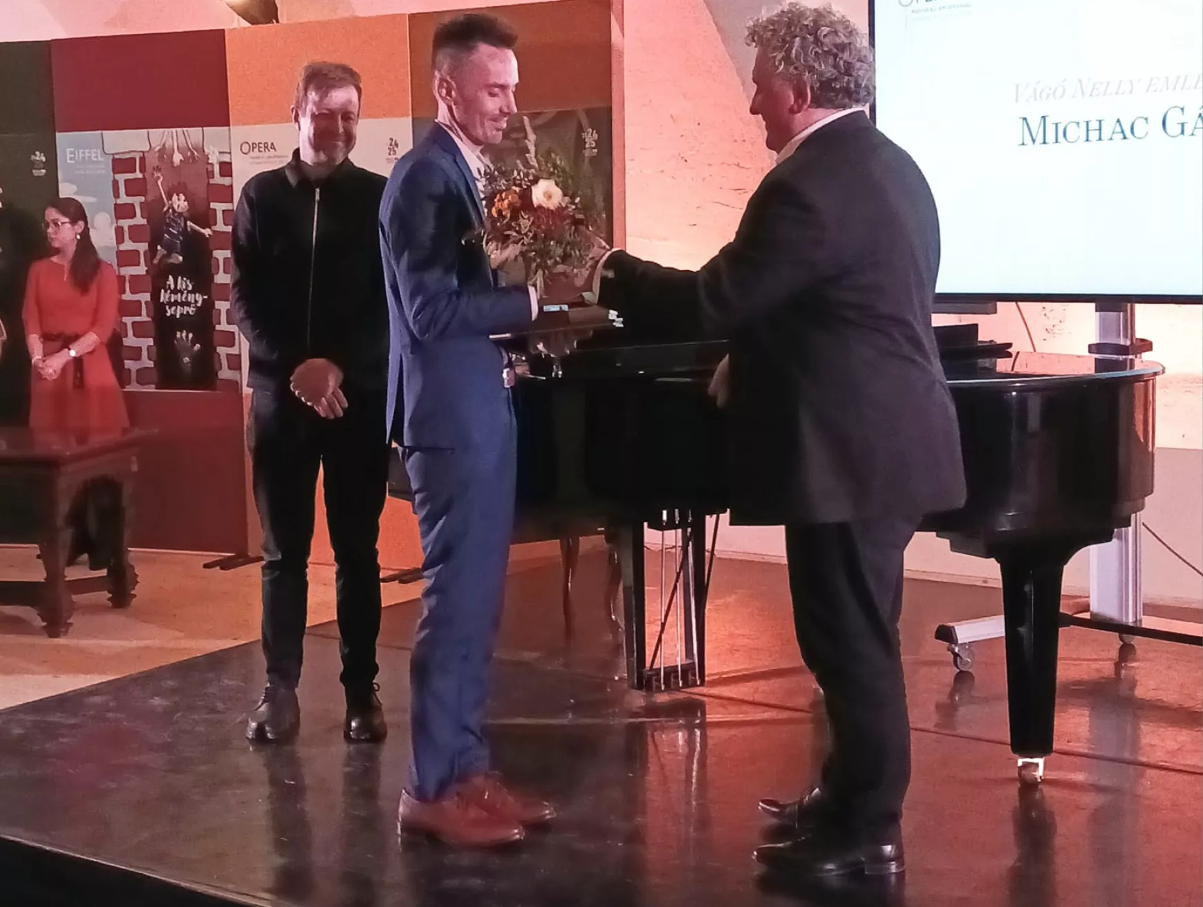 Vágó Nelly-díjat kapott Michac Gábor báb -, jelmez- és díszletbtervező - KÉPEKKEL