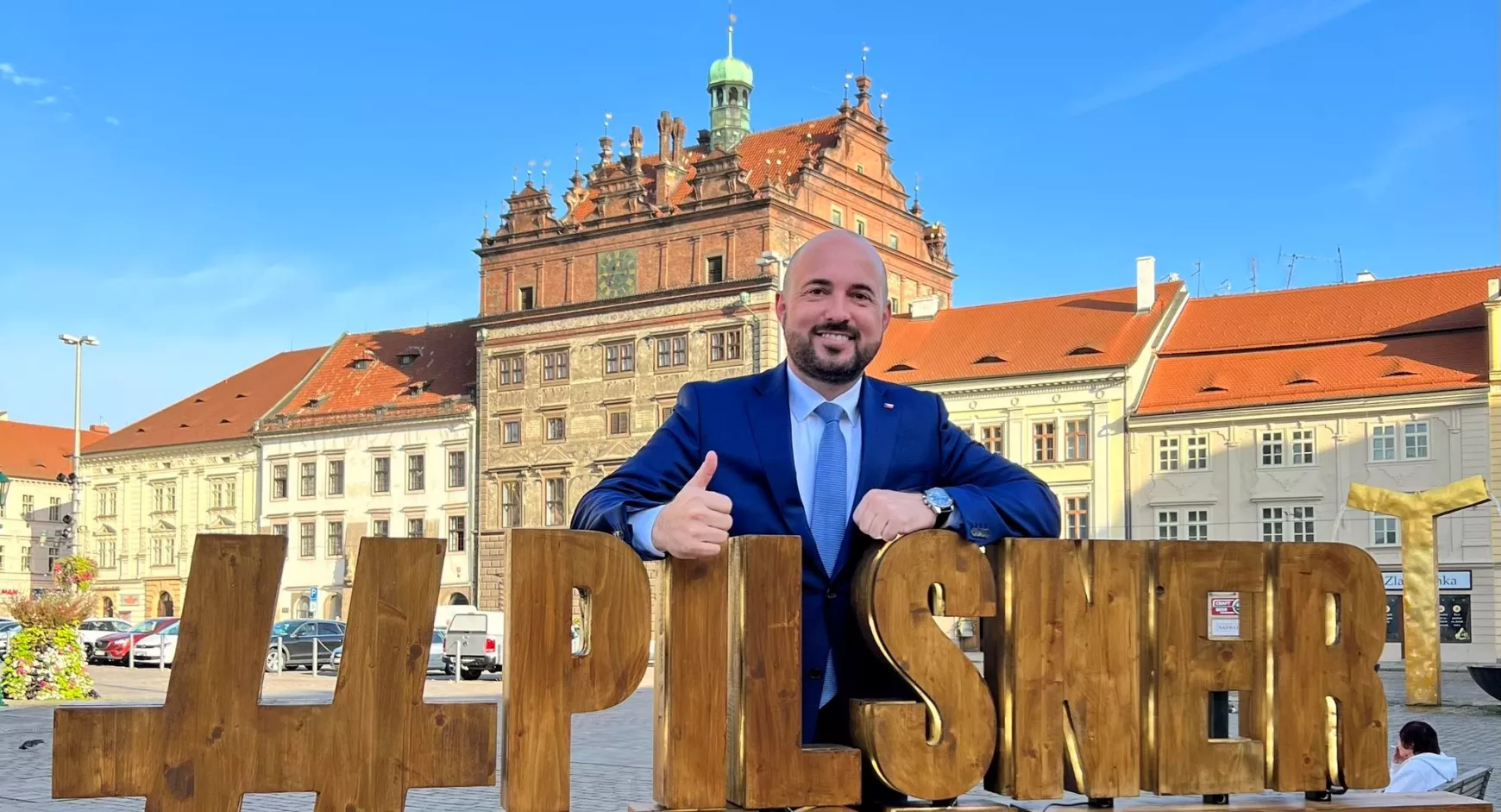 Tele van a hócipője