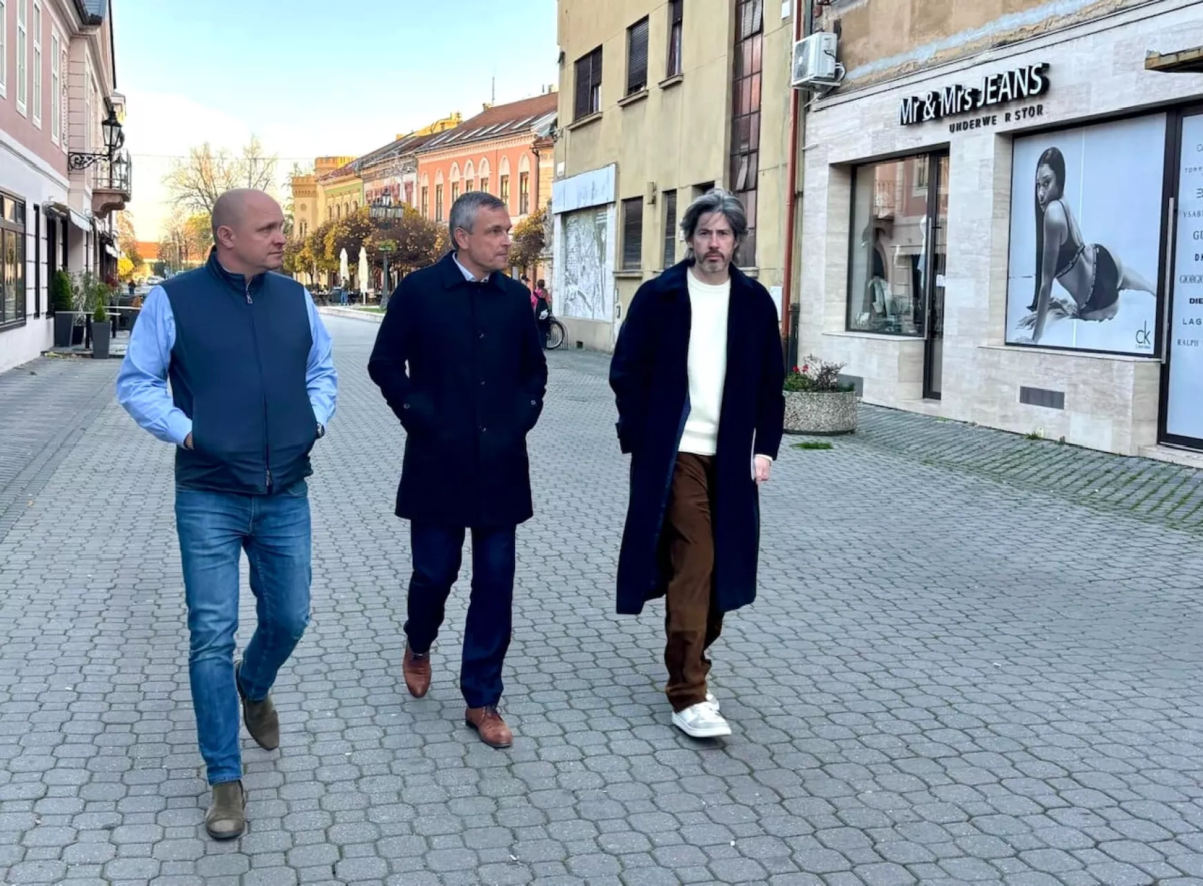 Családi gyökereit kutatta Komáromban Jason Reitman, világhírű színművész-filmrendező – KÉPEKKEL