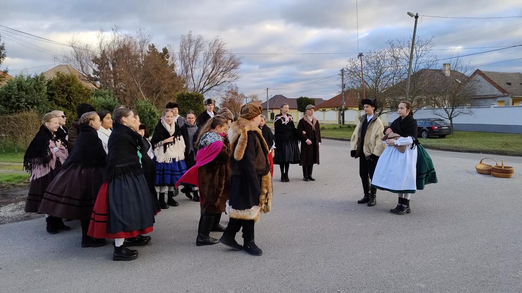A paraszti hagyományban ünnepköszöntő, adománygyűjtő szokássá vált a mendikálá