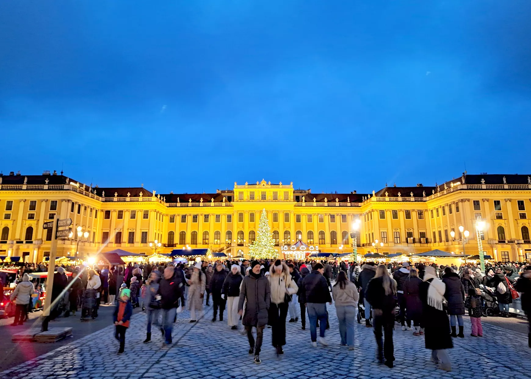 Felvidéki csavargó - Adventi fények Schönbrunn miliőjéből