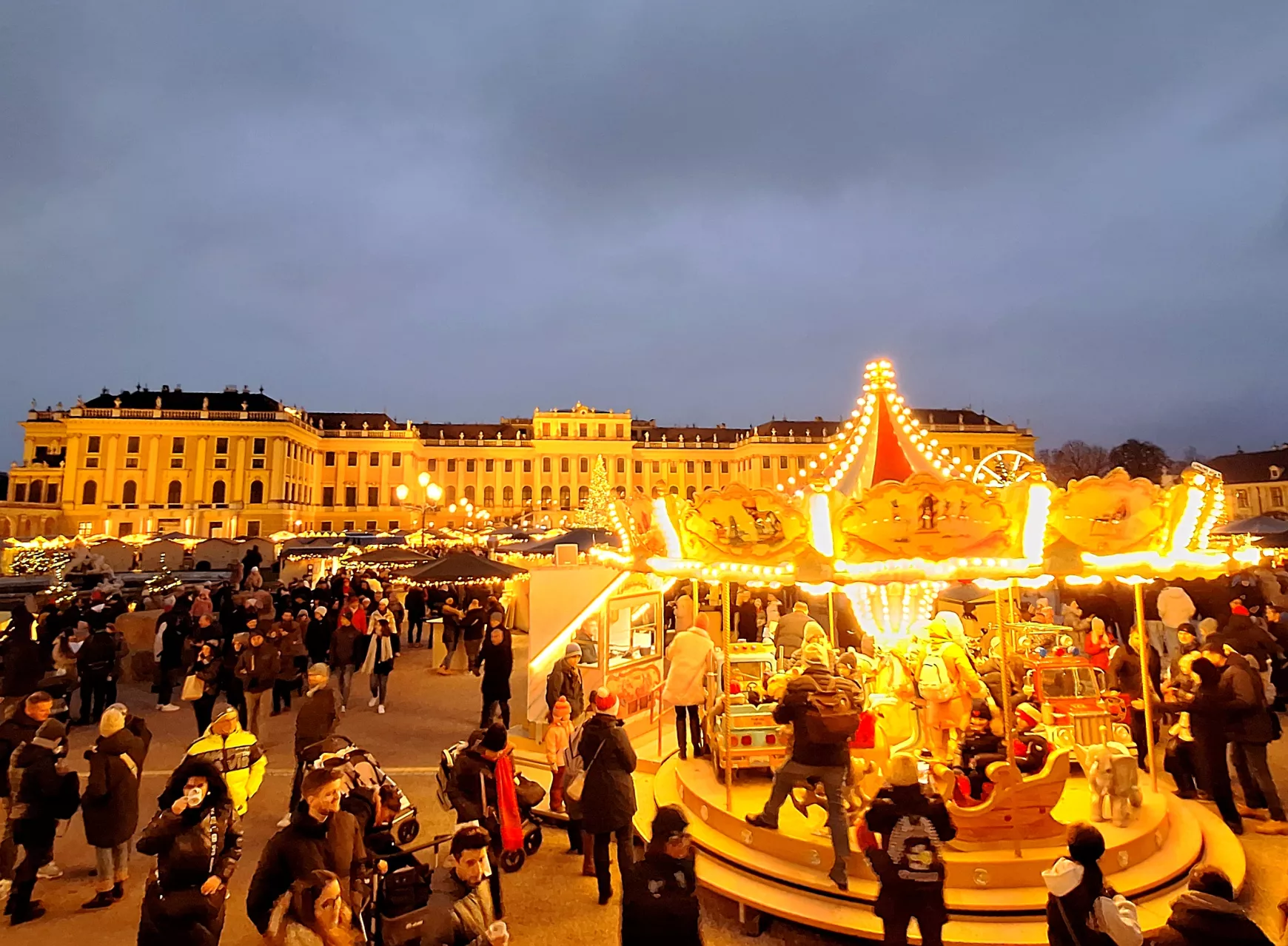 Felvidéki csavargó - Adventi fények Schönbrunn miliőjéből