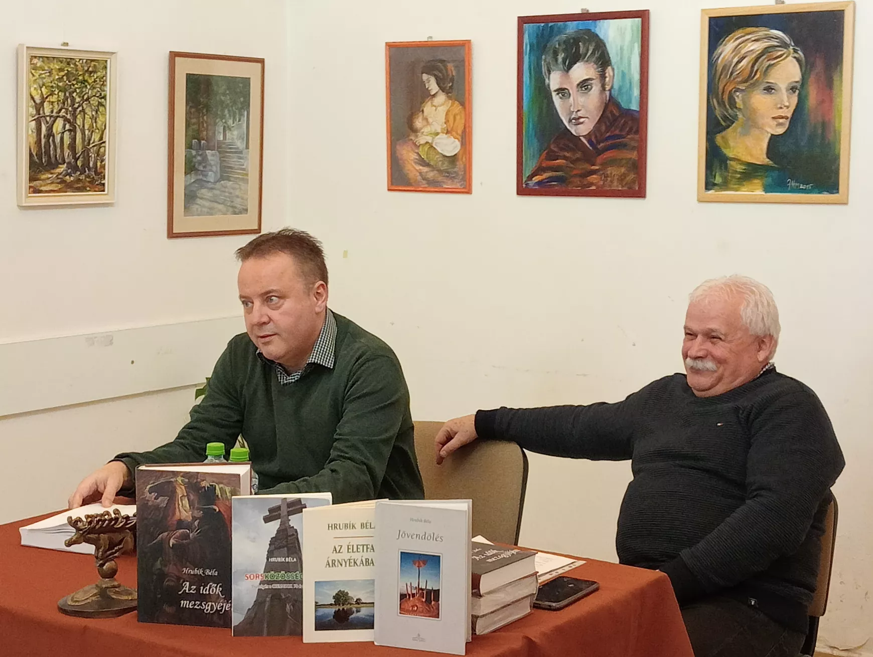 Sajátos időutazás „hrubíki” szókimondó stílusban, a komáromi Csemadok-székházban - KÉPEKKEL