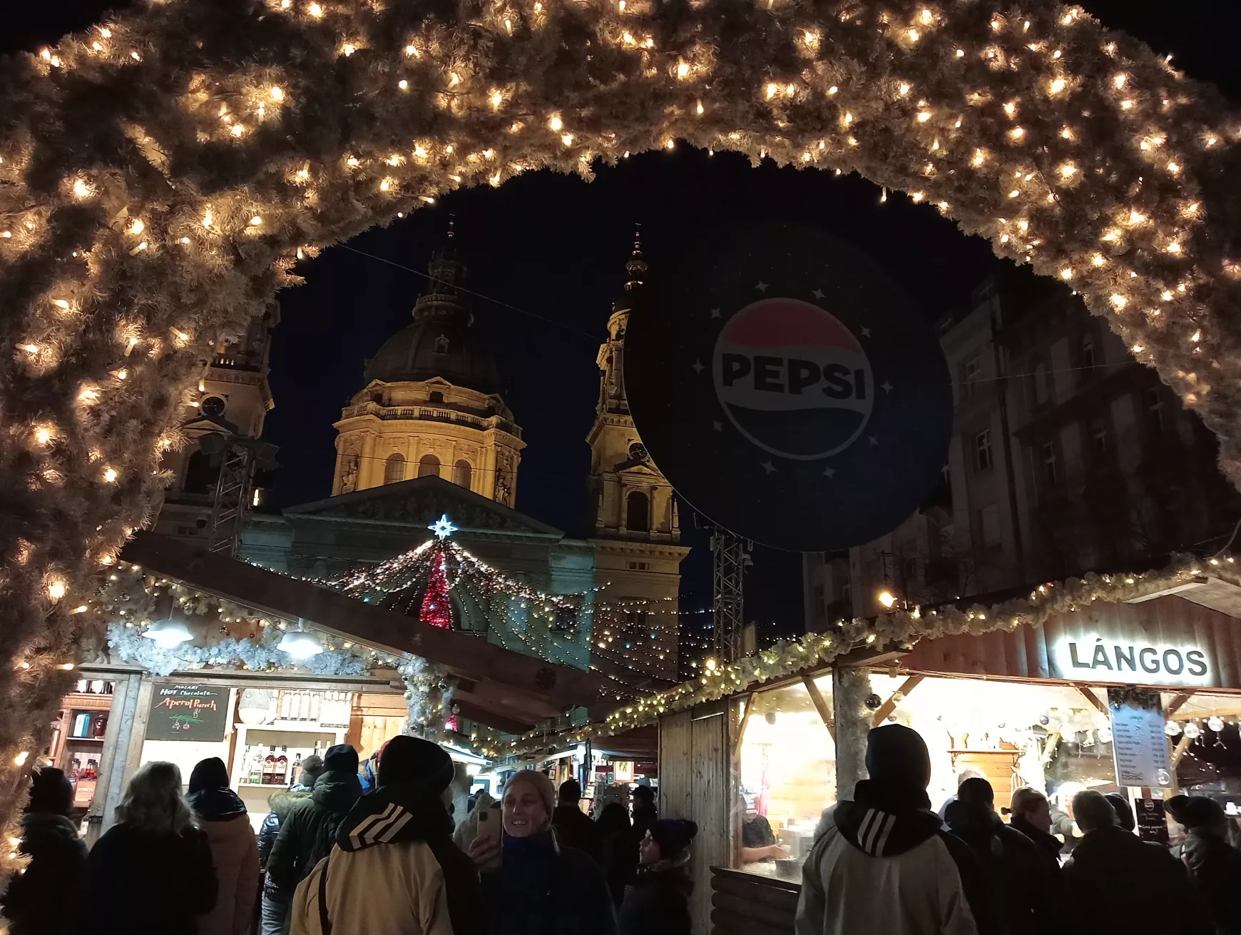 Pár napig még tart az ünnepi varázslat a budapesti vásárokban – KÉPEKKEL