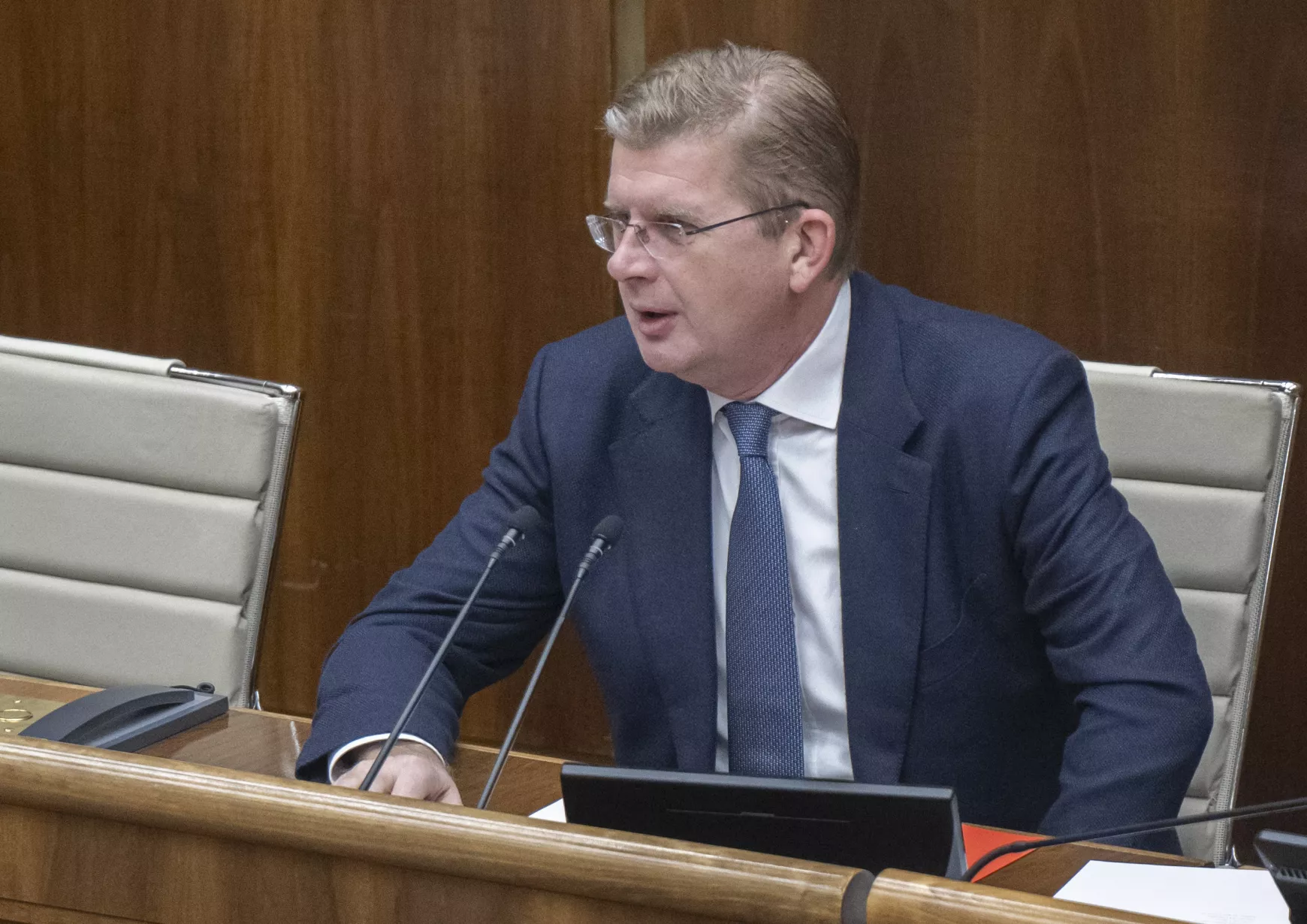 Magyarázza a bizit