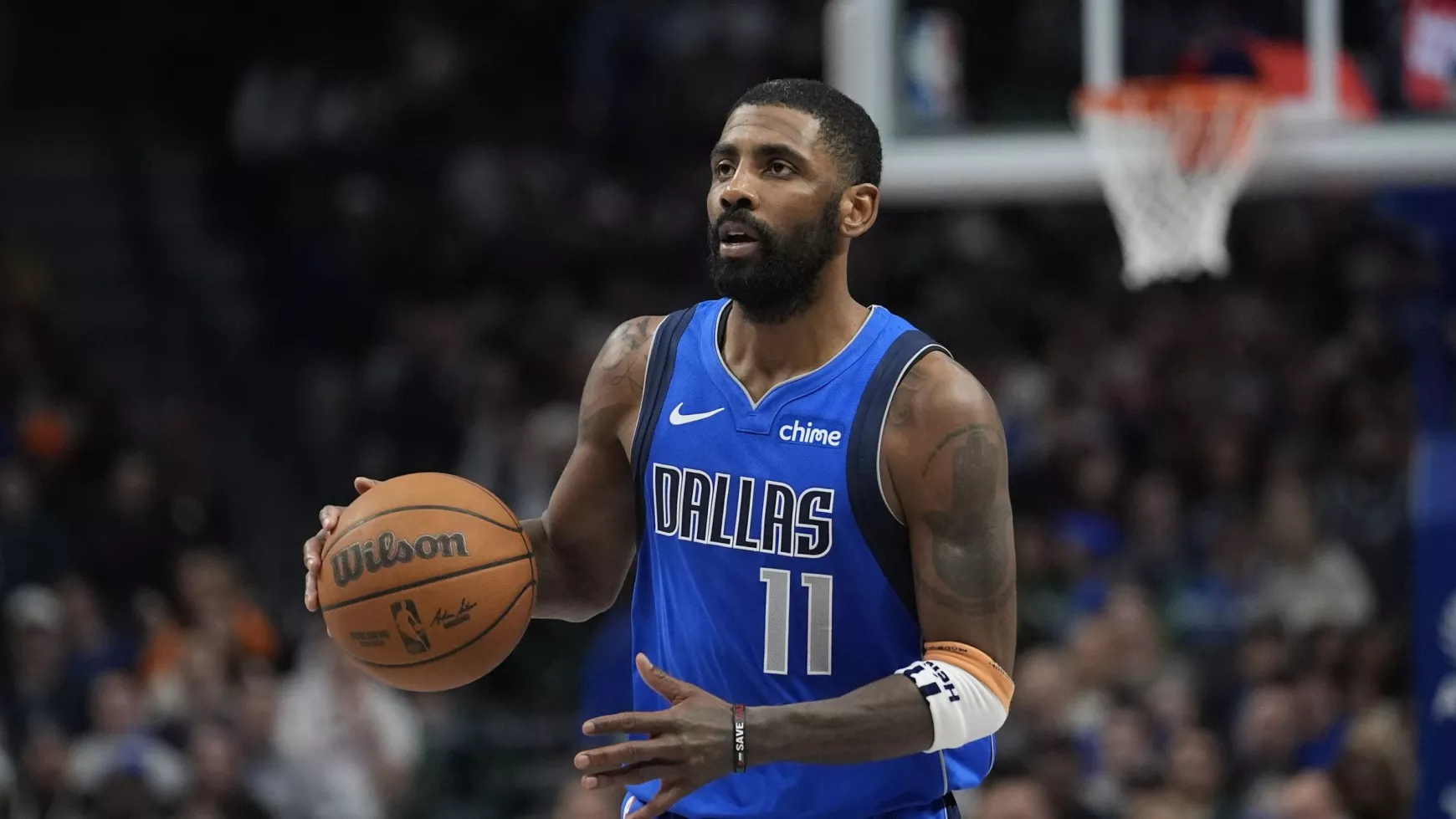 Oklahoma City - Dallas Mavericks Kyrie Irving 