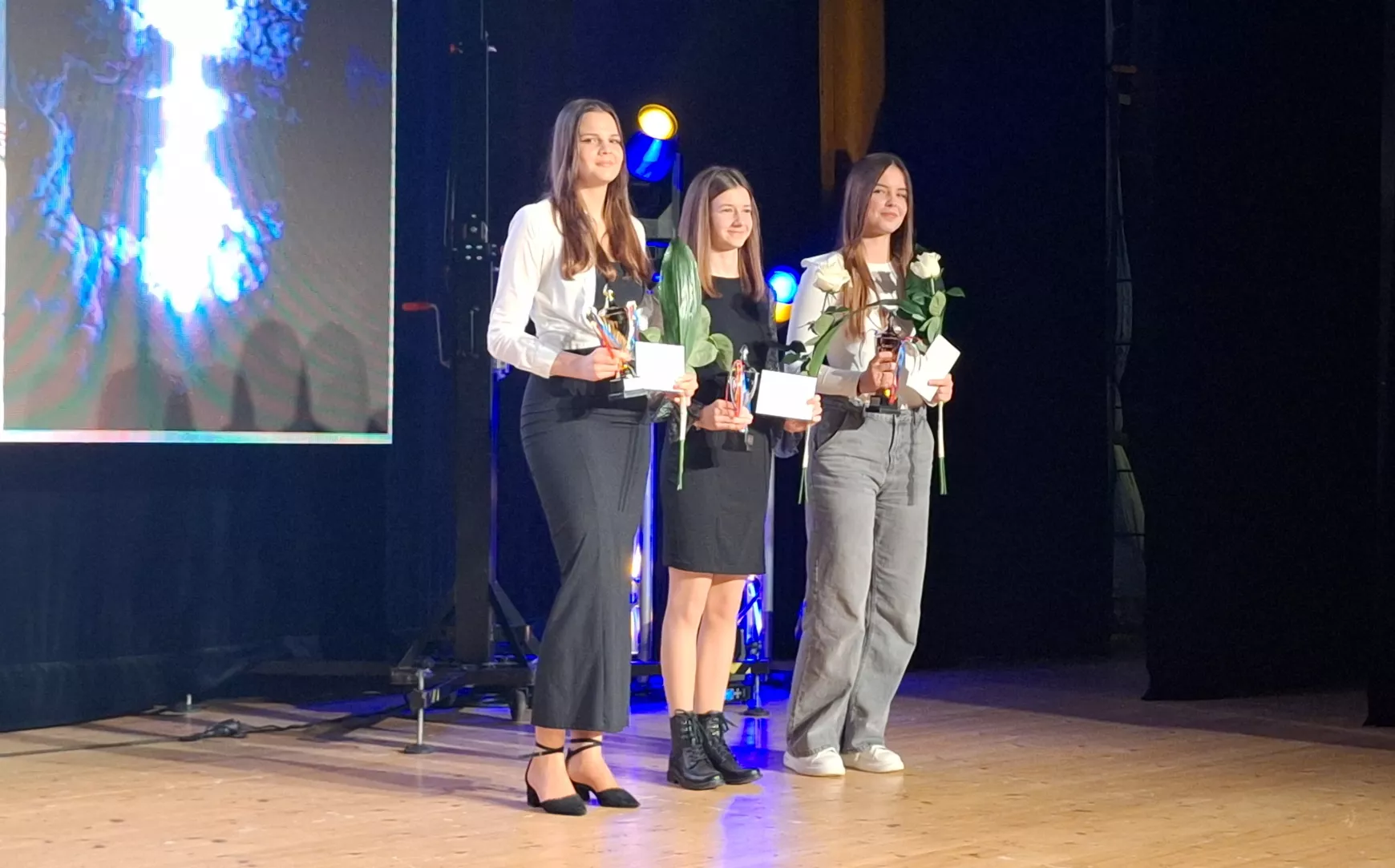 a-15-eves-korosztaly-elso-helyezettje-forgach-nina-a-somorjai-vivo-klub-sportoloja-lett.-a-masodik-helyen-vilaghy-boglarka-blanka-szinten-somorjai-vivo-klub-a-harmadikon-pedig-kovacs-liza-ann