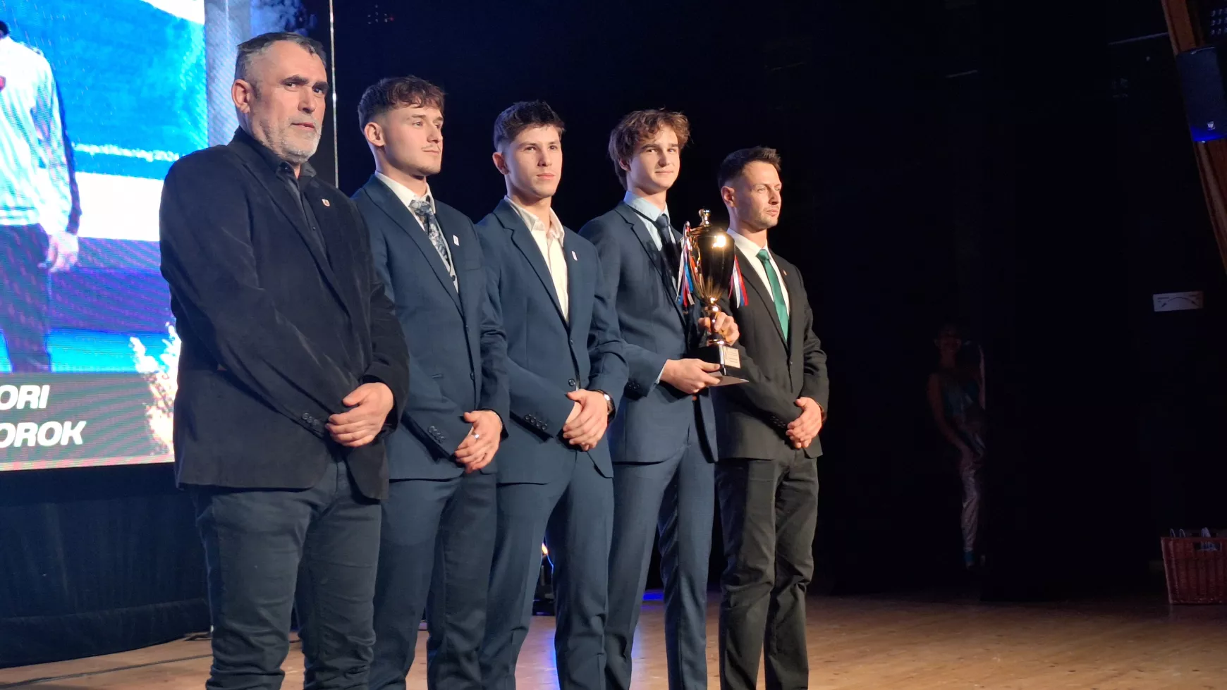 a-legjobb-csapatnak-jaro-dijat-iden-is-ezuttal-is-a-somorjai-vivo-klub-junior-sportoloi-vihettek-haza.-masodik-lett-az-skk-somorja-u14-es-csapata-harmadikkent-pedig-a-tejfalusi-torna-egylet-u11