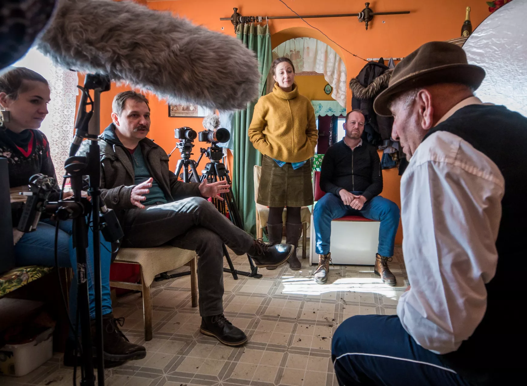Filmfelvétel közben Arlón, Csipkés Vilmos mesemondónál, 2019-ben