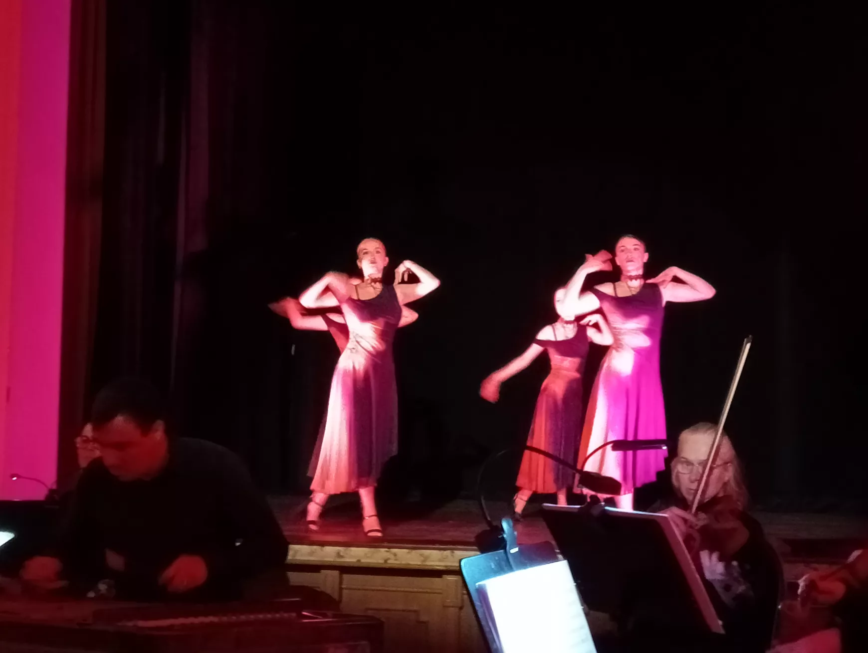 Több mint koncert látvánnyal és humorral: Új év, új lendület, új tánc! - KÉPEKKEL