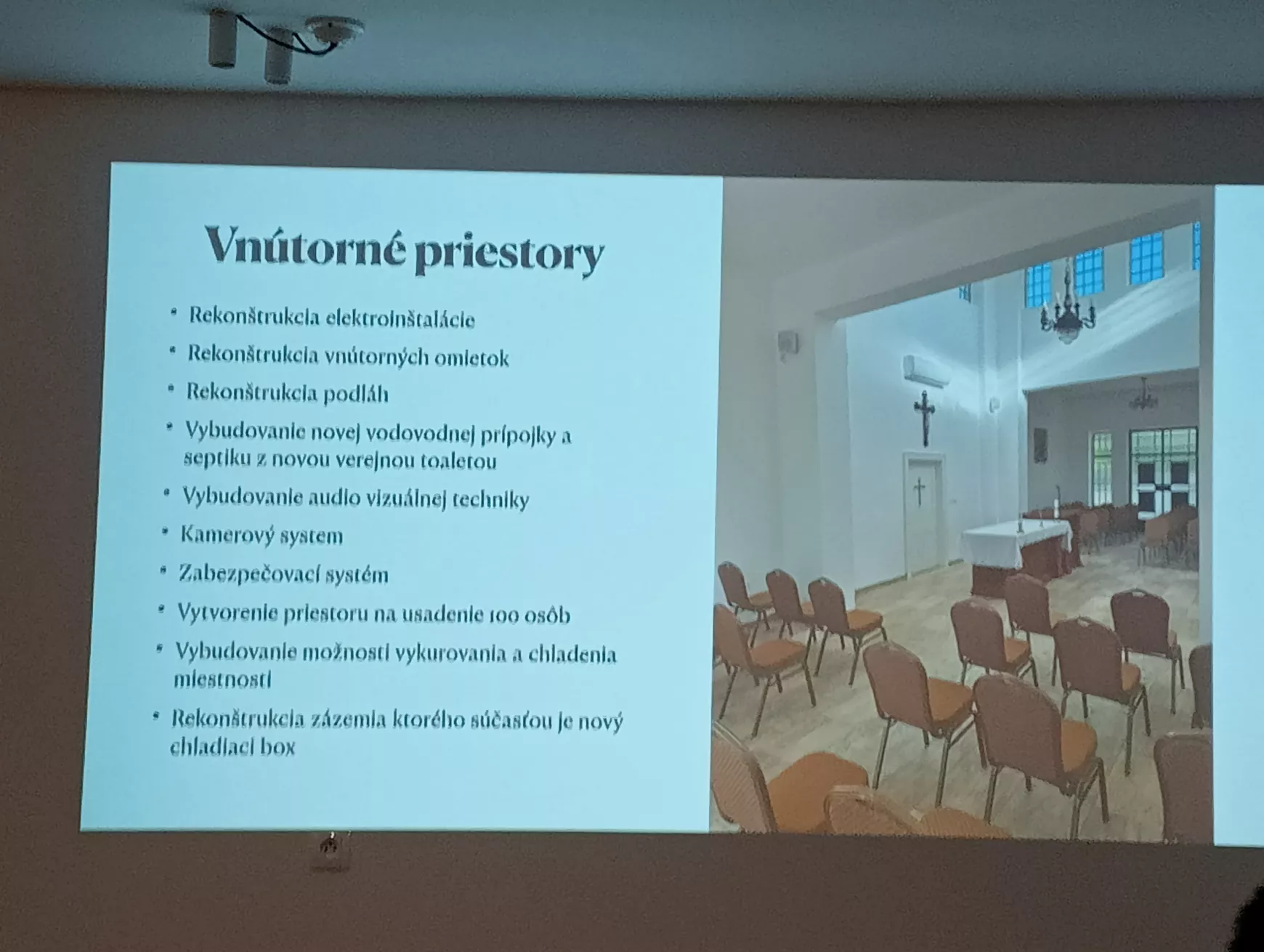 Ördögi körben: minden sírhelybérletet újrafizettetne a komáromi katolikus temető új kezelője – KÉPEKKEL