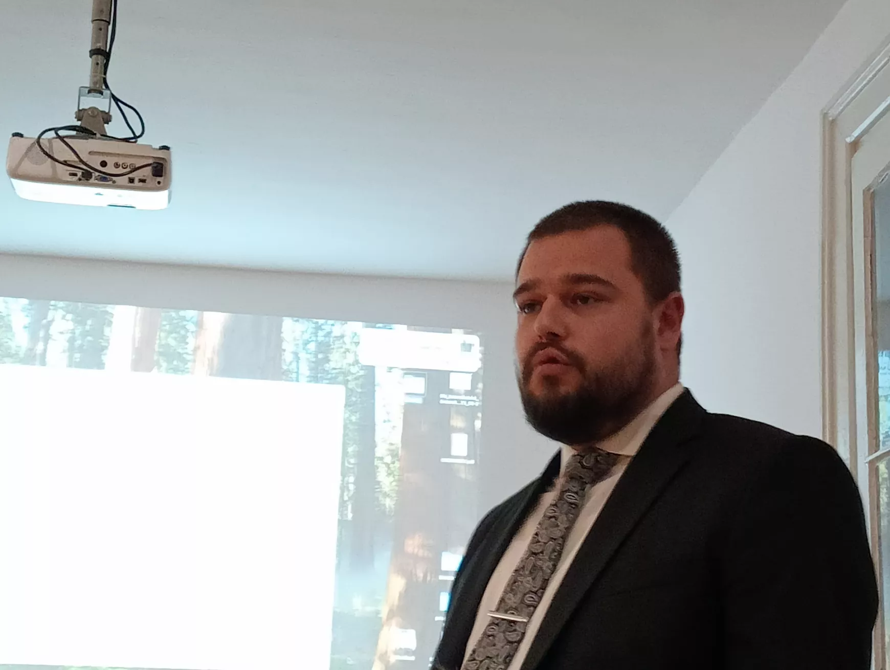 Ördögi körben: minden sírhelybérletet újrafizettetne a komáromi katolikus temető új kezelője – KÉPEKKEL