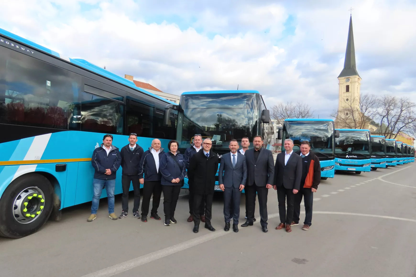 Buszok átadása Érsekújvár
