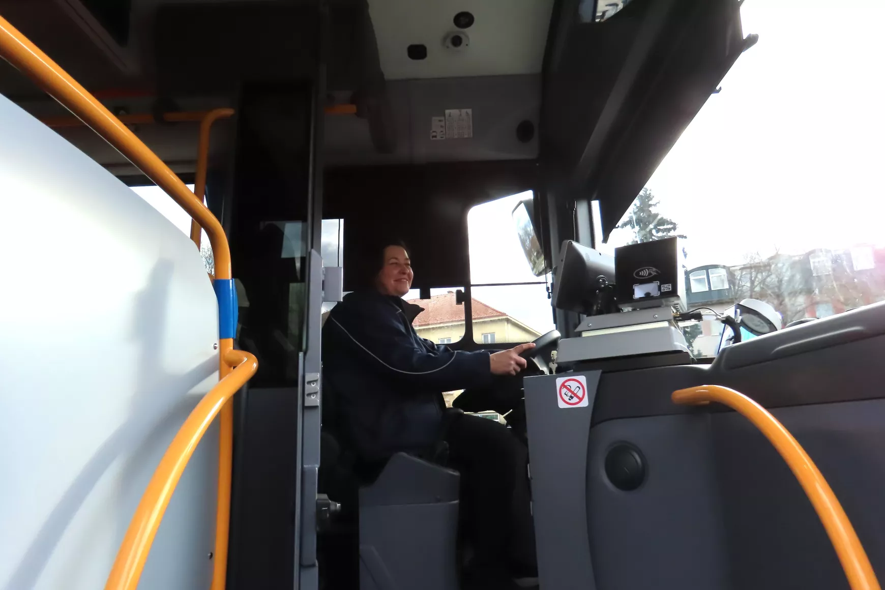 Buszok átadása Érsekújvár