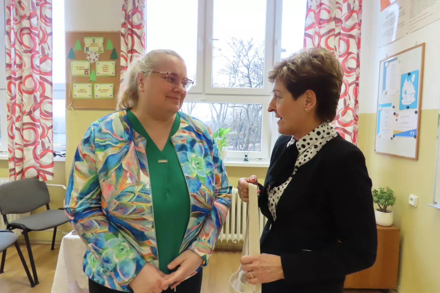 Berta Tünde egyetemi oktató Czibor Katalinnal a Stampay János Alapiskola igazgatójával